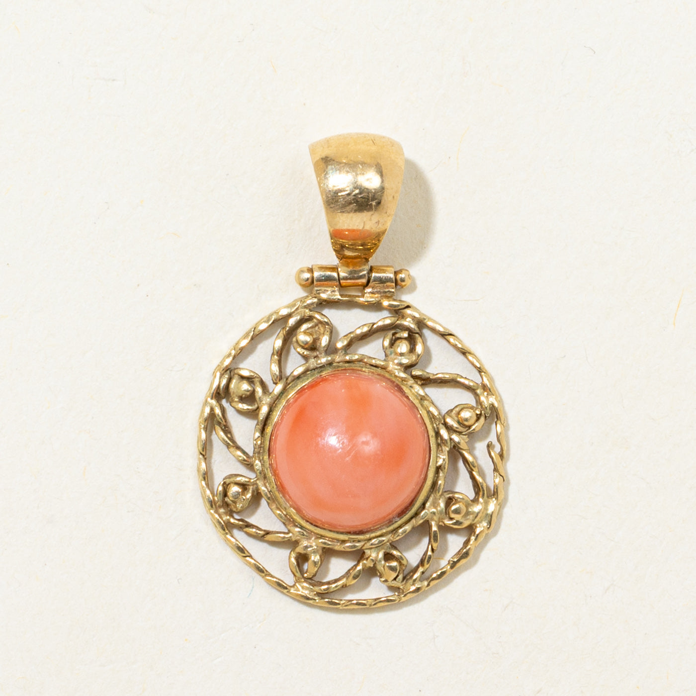 18k Cabochon Coral Openwork Pendant | 3.73ct