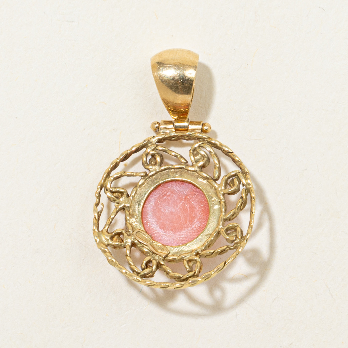 18k Cabochon Coral Openwork Pendant | 3.73ct
