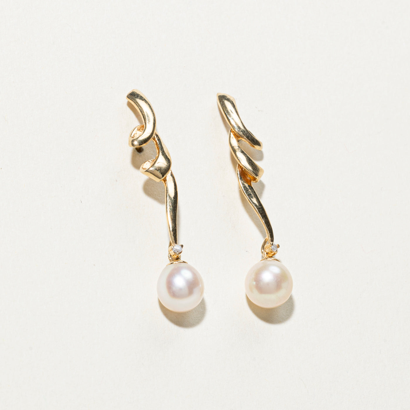 Boucles d'oreilles pendantes en perles tourbillonnantes 14 carats