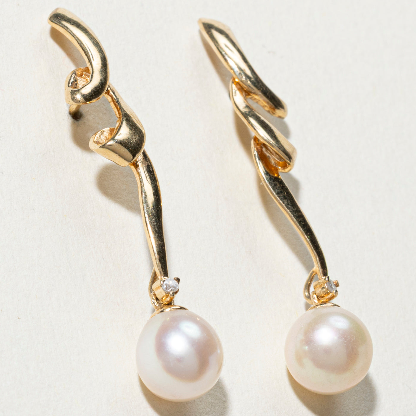 Boucles d'oreilles pendantes en perles tourbillonnantes 14 carats