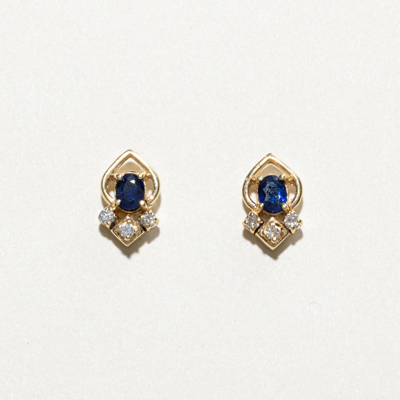 Boucles d'oreilles puces géométriques en or 14 carats, saphirs et diamants | 0,42 ct au total, 0,08 ct au total