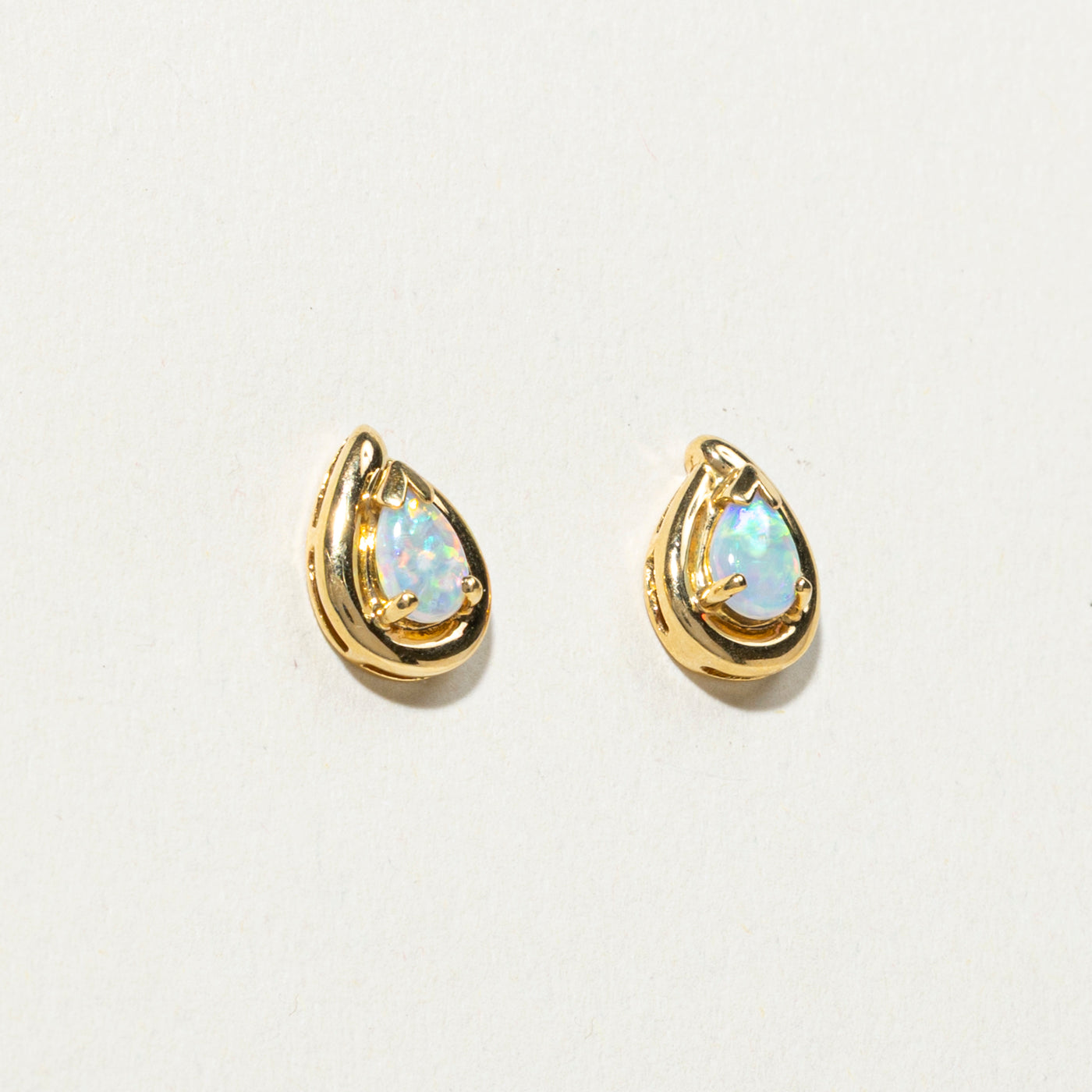 18K Pear Cabochon Opal Grooved Stud Earrings | 0.34ctw