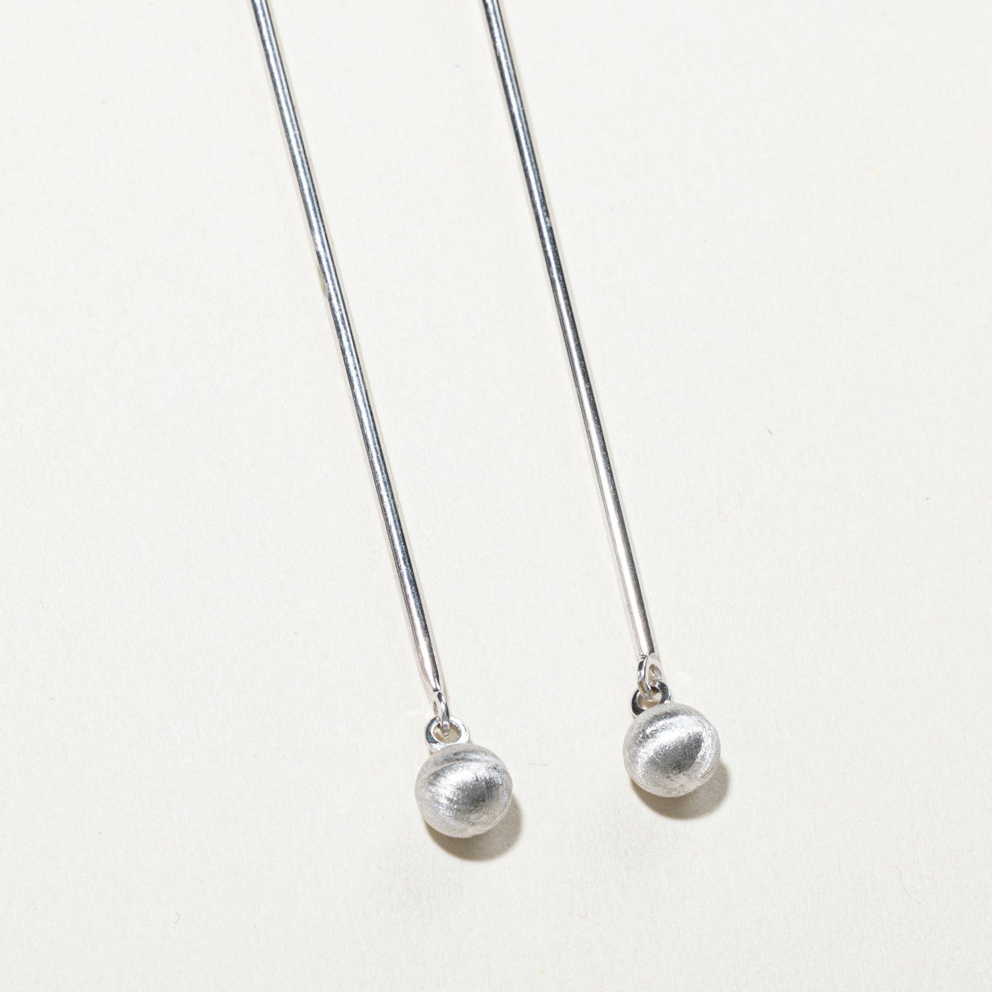 Boucles d'oreilles pendantes en or blanc 10 carats