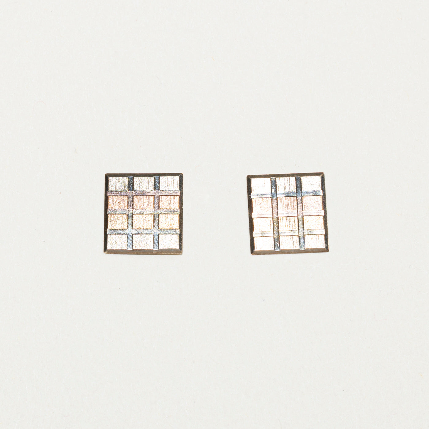 Boucles d'oreilles puces carrées en or 10 carats à trois pans