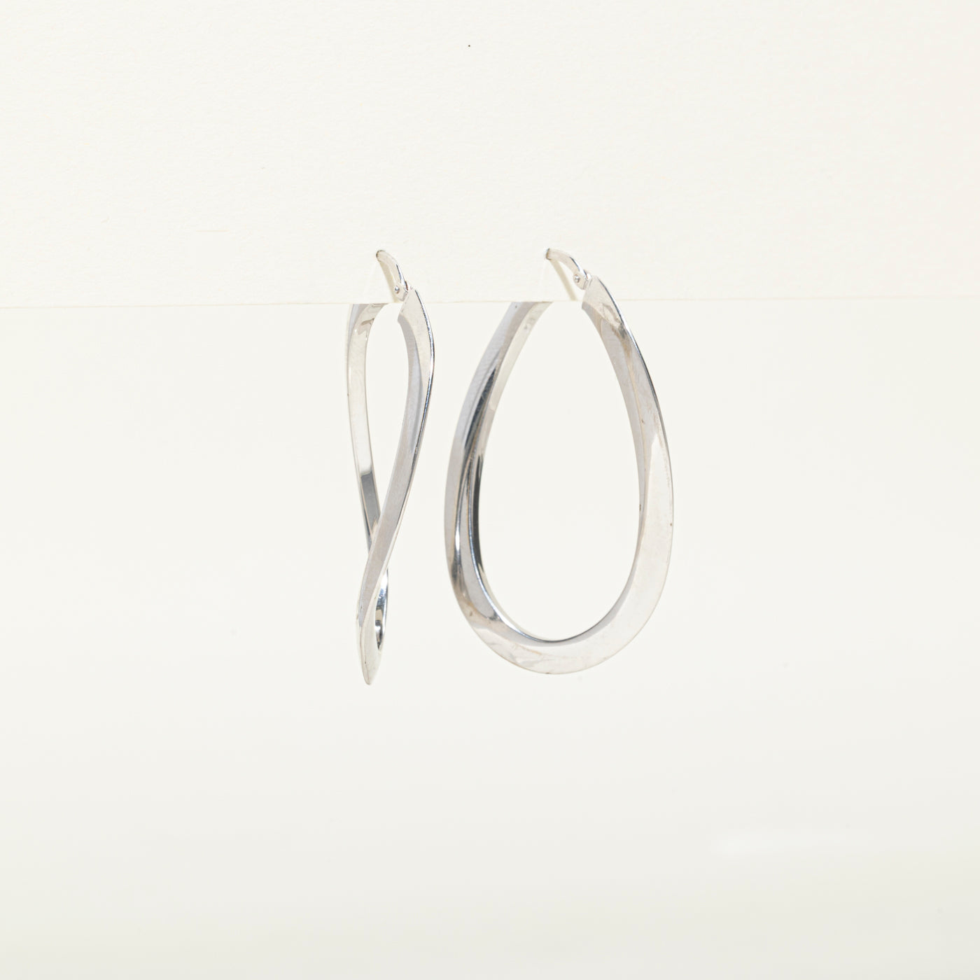 Boucles d'oreilles créoles torsadées en or blanc 10 carats