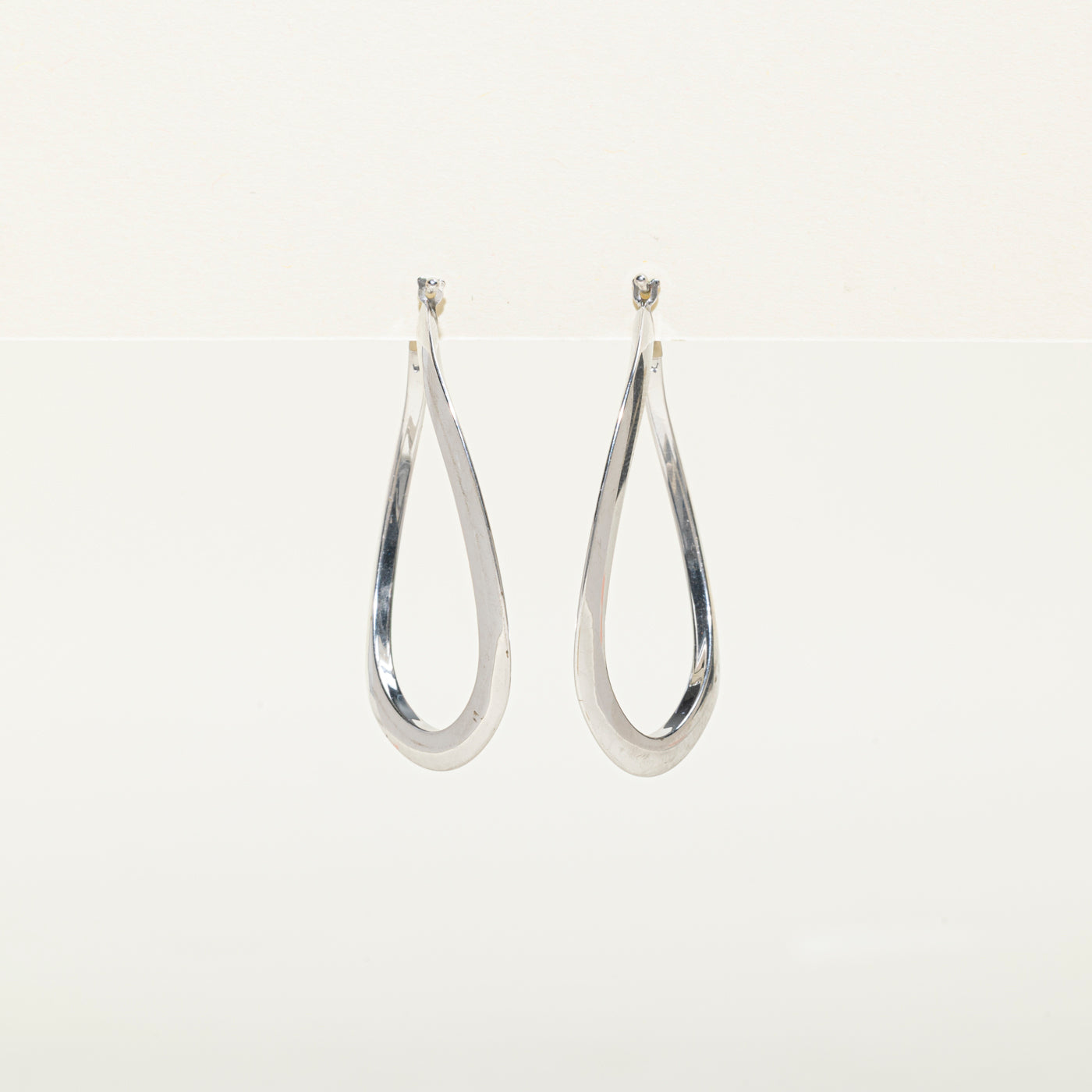 Boucles d'oreilles créoles torsadées en or blanc 10 carats