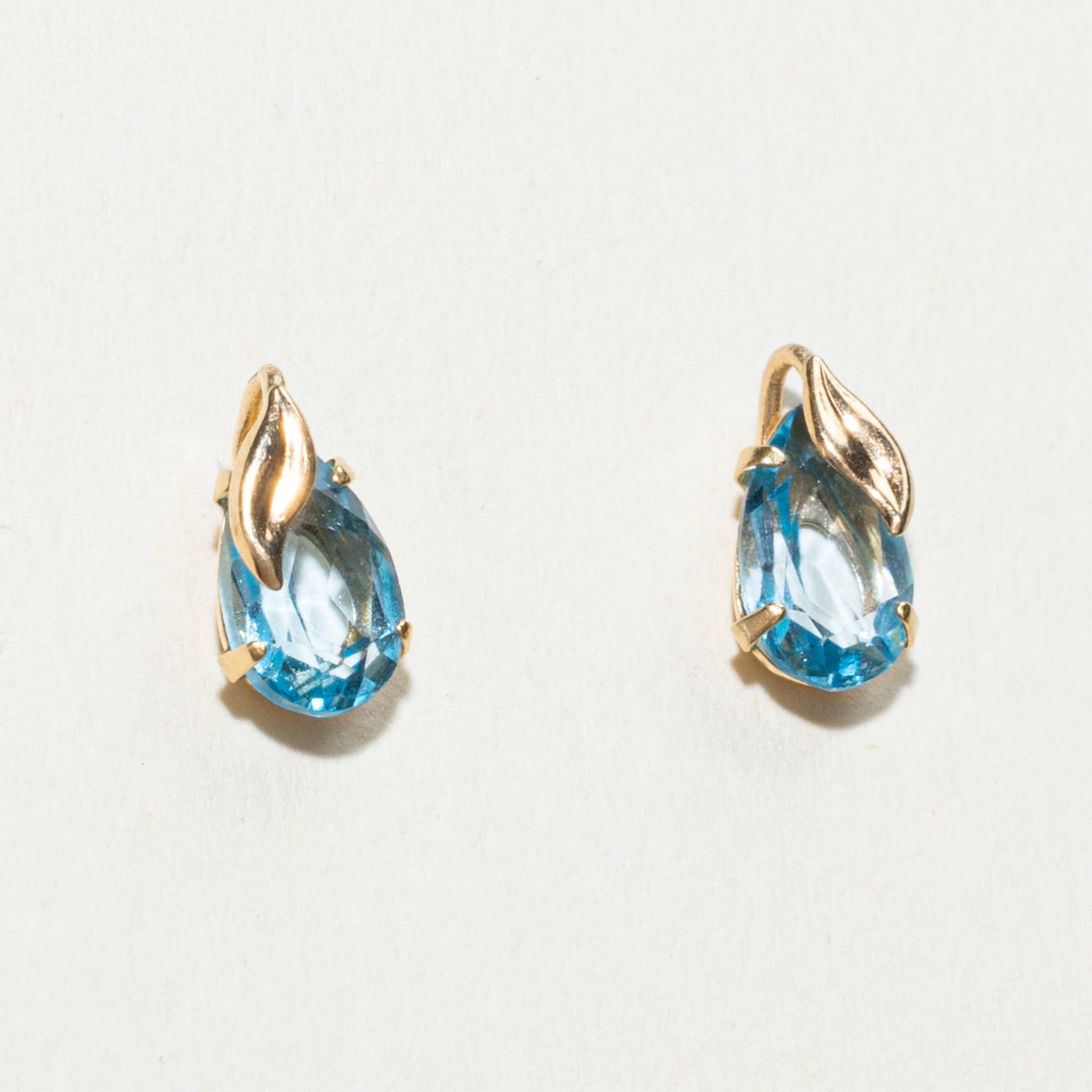 Boucles d'oreilles puces en topaze taille poire 10 carats