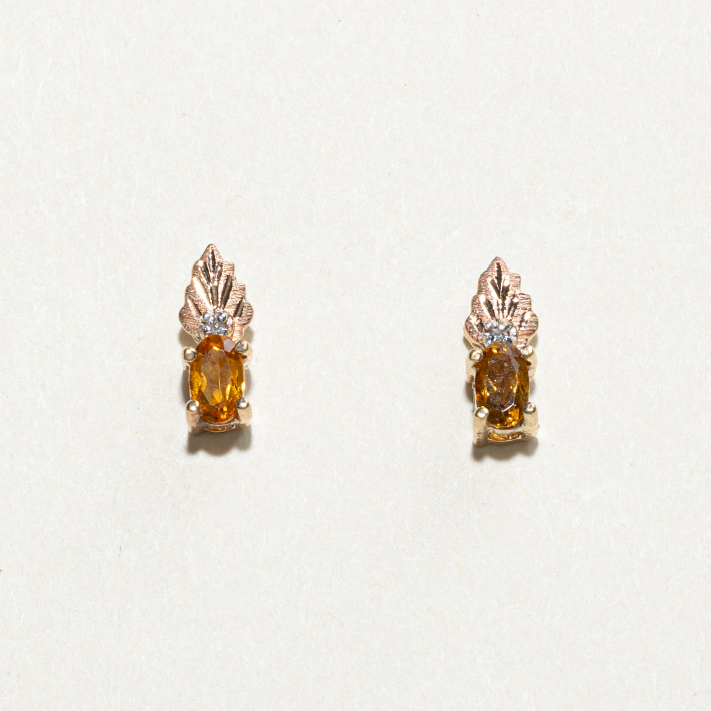 Boucles d'oreilles puces texturées en citrine et diamants 10 carats