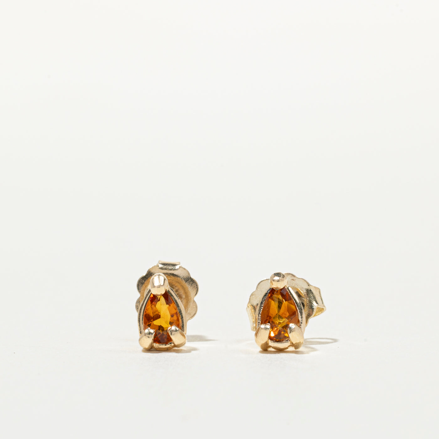 Boucles d'oreilles puces en citrine taille poire 14 carats