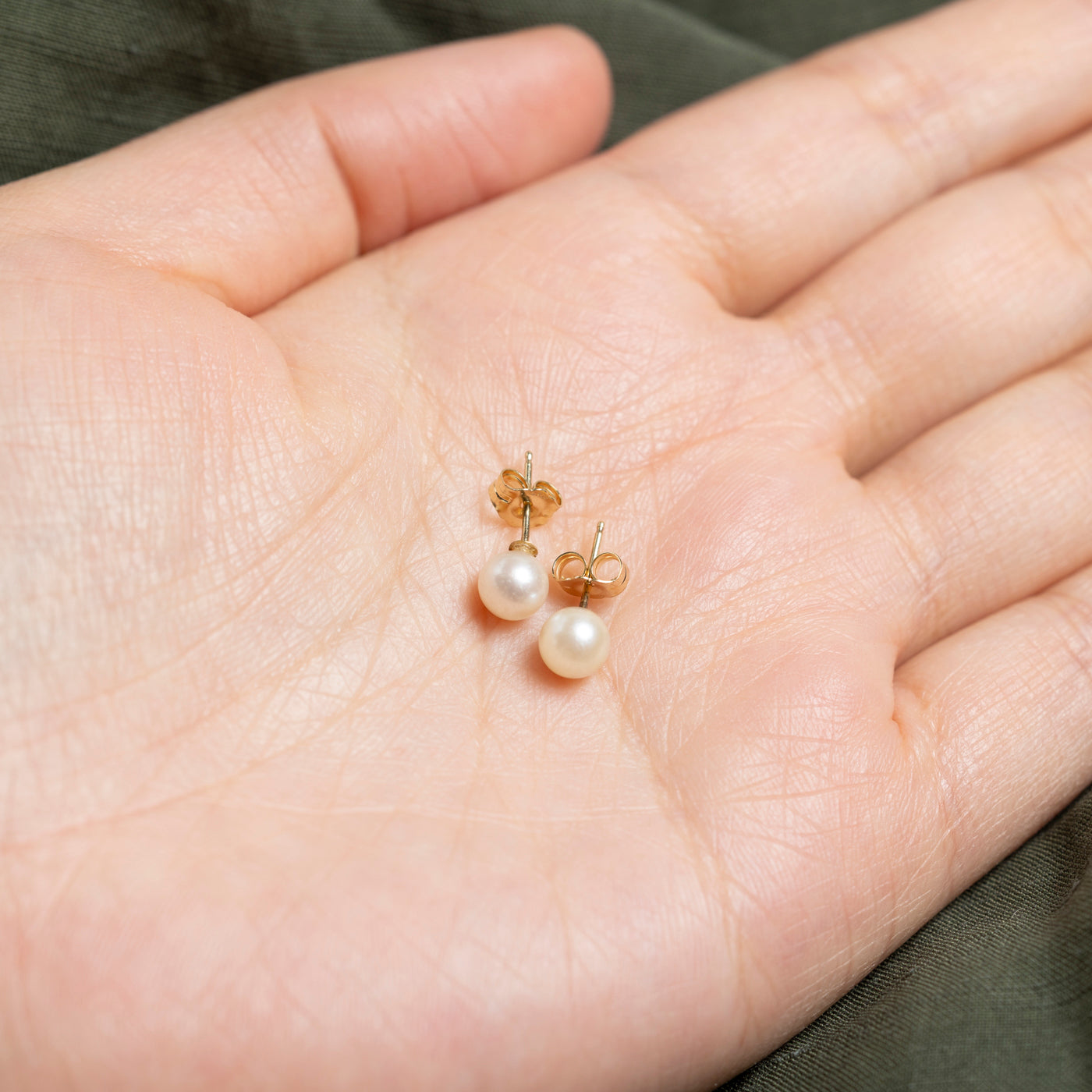 Boucles d'oreilles puces en perles 14 carats