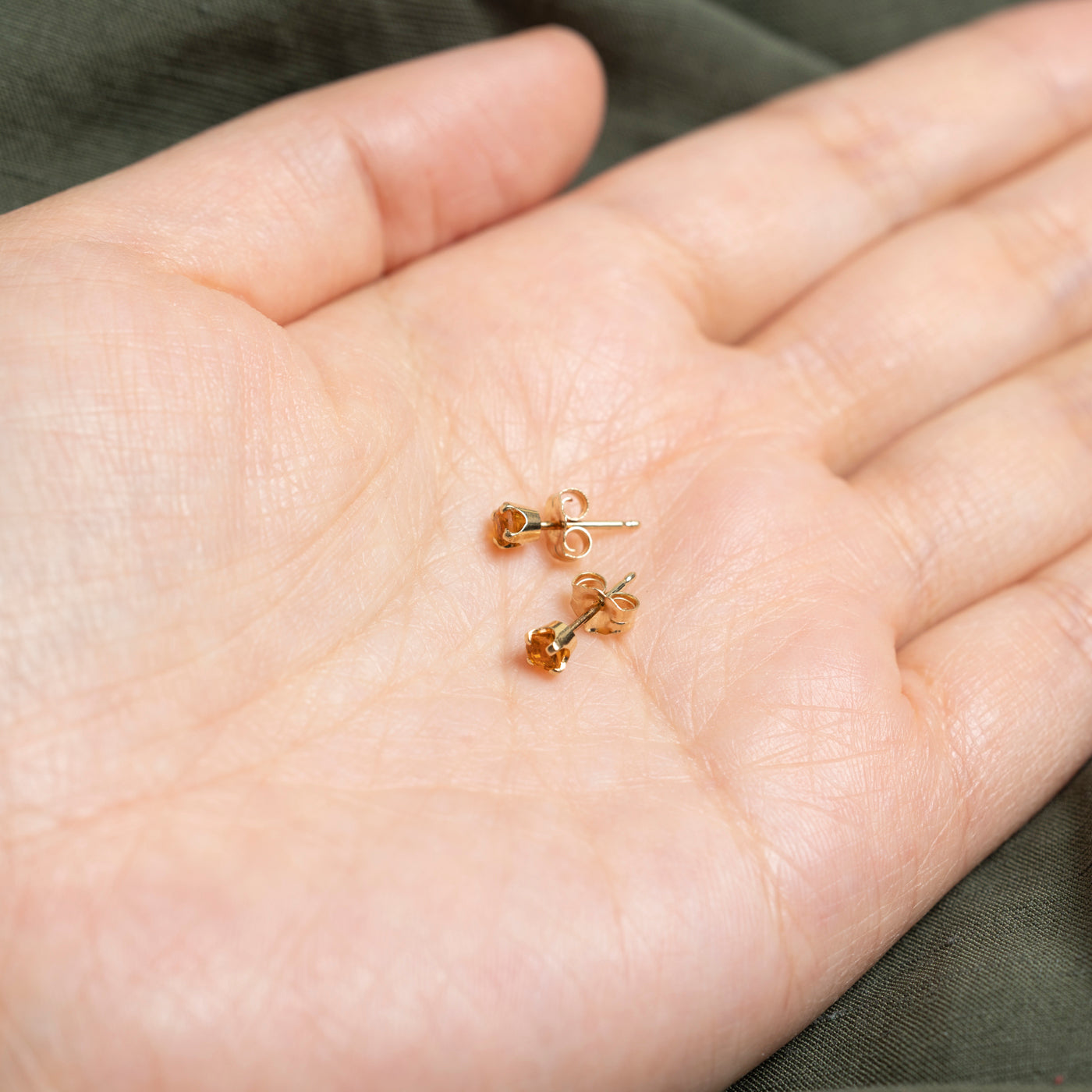 Boucles d'oreilles puces en citrine taille ronde 14 carats