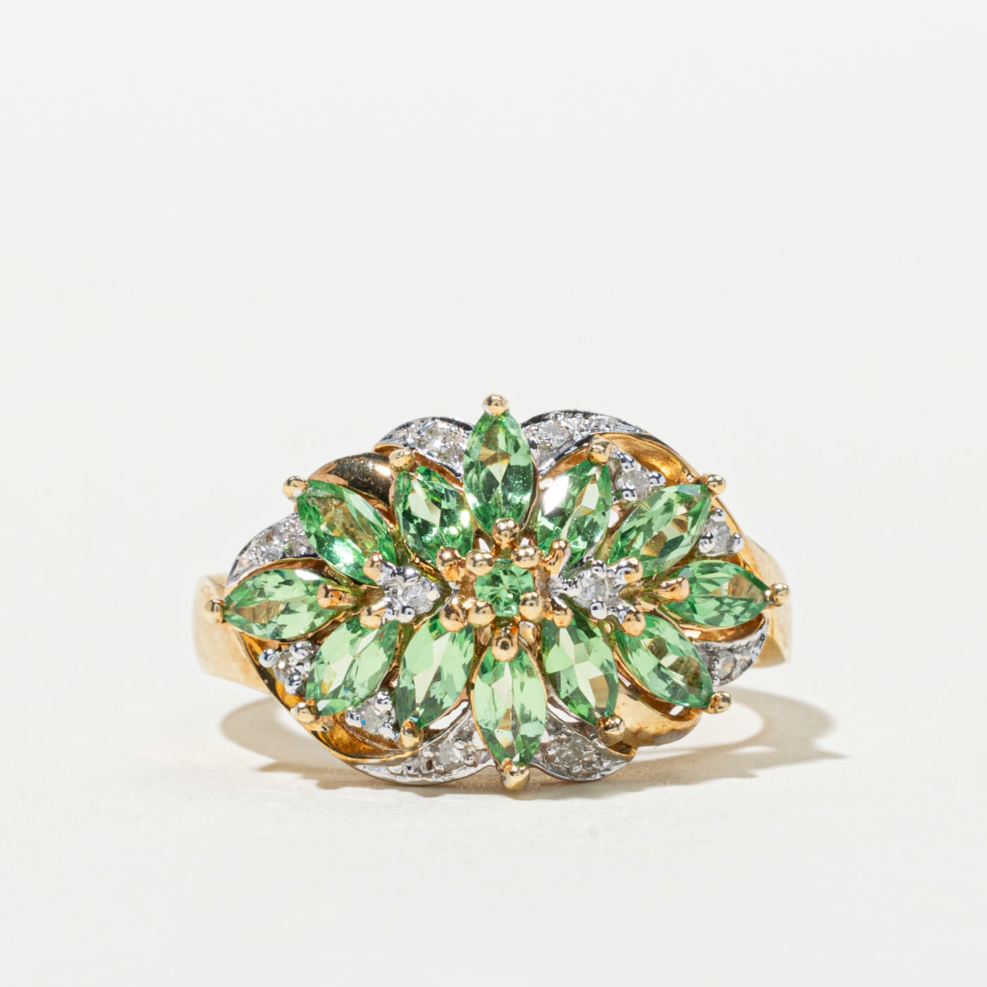 Bague sertie de grenats tsavorites et de diamants | 1,92 ct, 0,13 ct | Taille 8