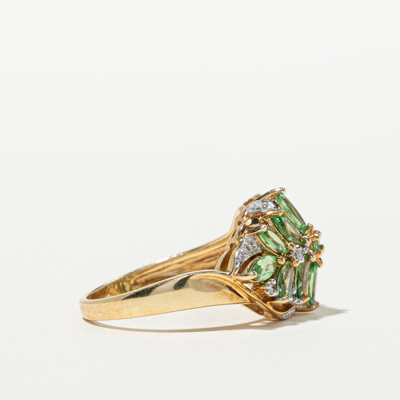 Bague sertie de grenats tsavorites et de diamants | 1,92 ct, 0,13 ct | Taille 8