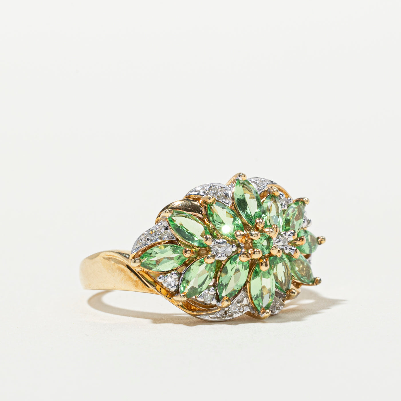 Bague sertie de grenats tsavorites et de diamants | 1,92 ct, 0,13 ct | Taille 8