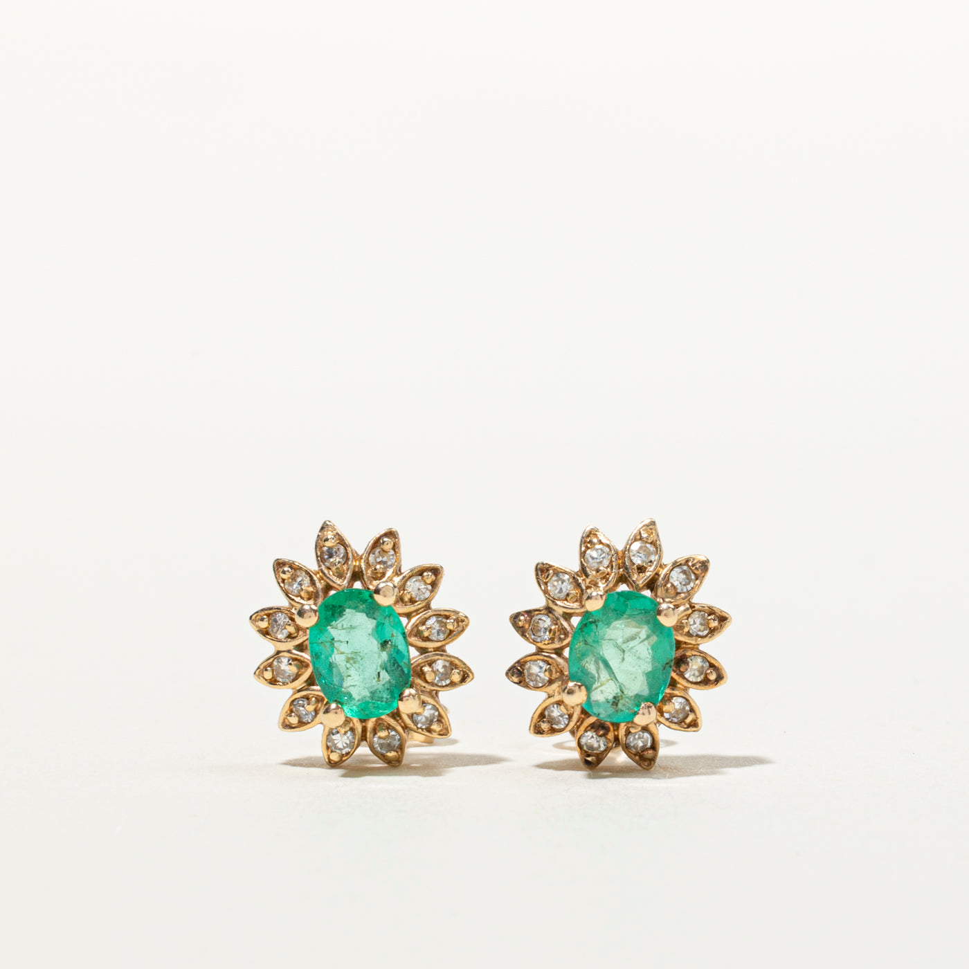 Boucles d'oreilles émeraudes et diamants | 0,8 ct, 0,19 ct |