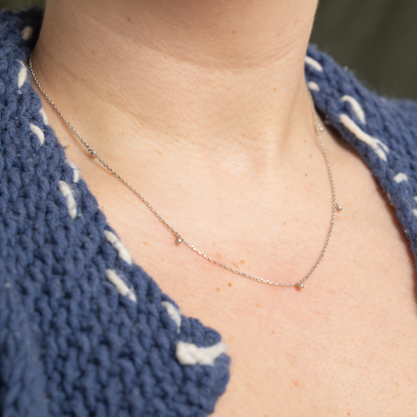 ***PHOTO Collier pendentif satellite en or blanc 18 carats et diamants | 44,5 cm