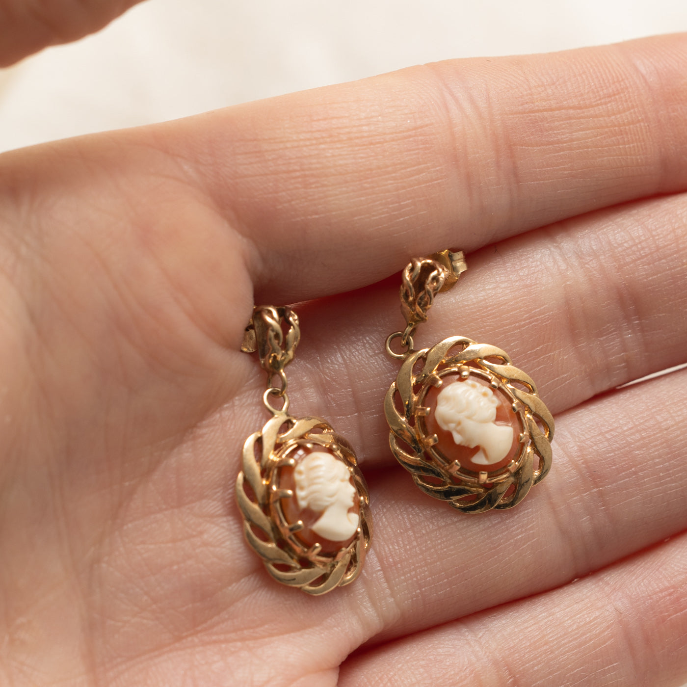 10k Shell Cameo Drop Earrings | 3.40ctw
