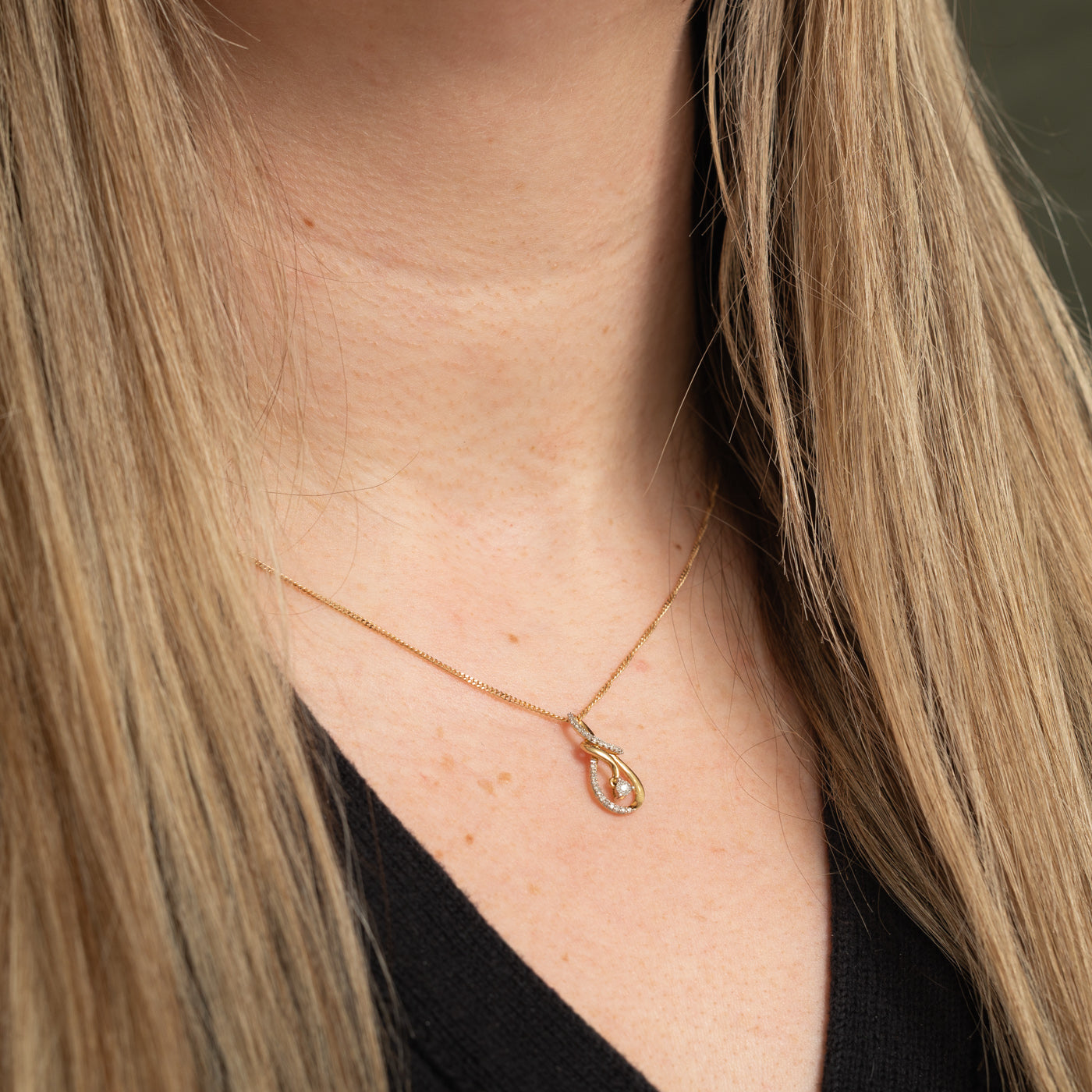 10k Diamond Infinity Swirl Pendant