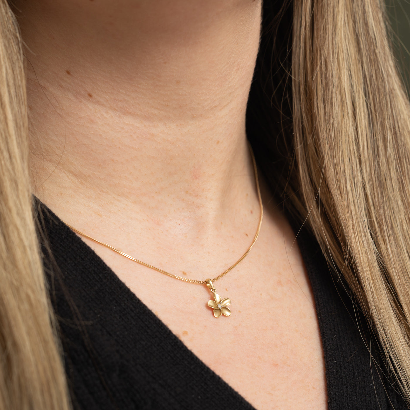 10k Diamond Flower Pendant