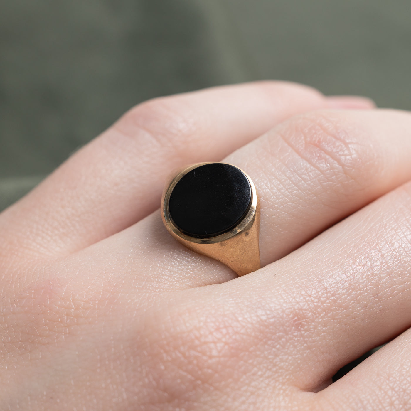 1979 London 9K Oval Onyx Signet Ring | 2.0ct | SZ 6.75