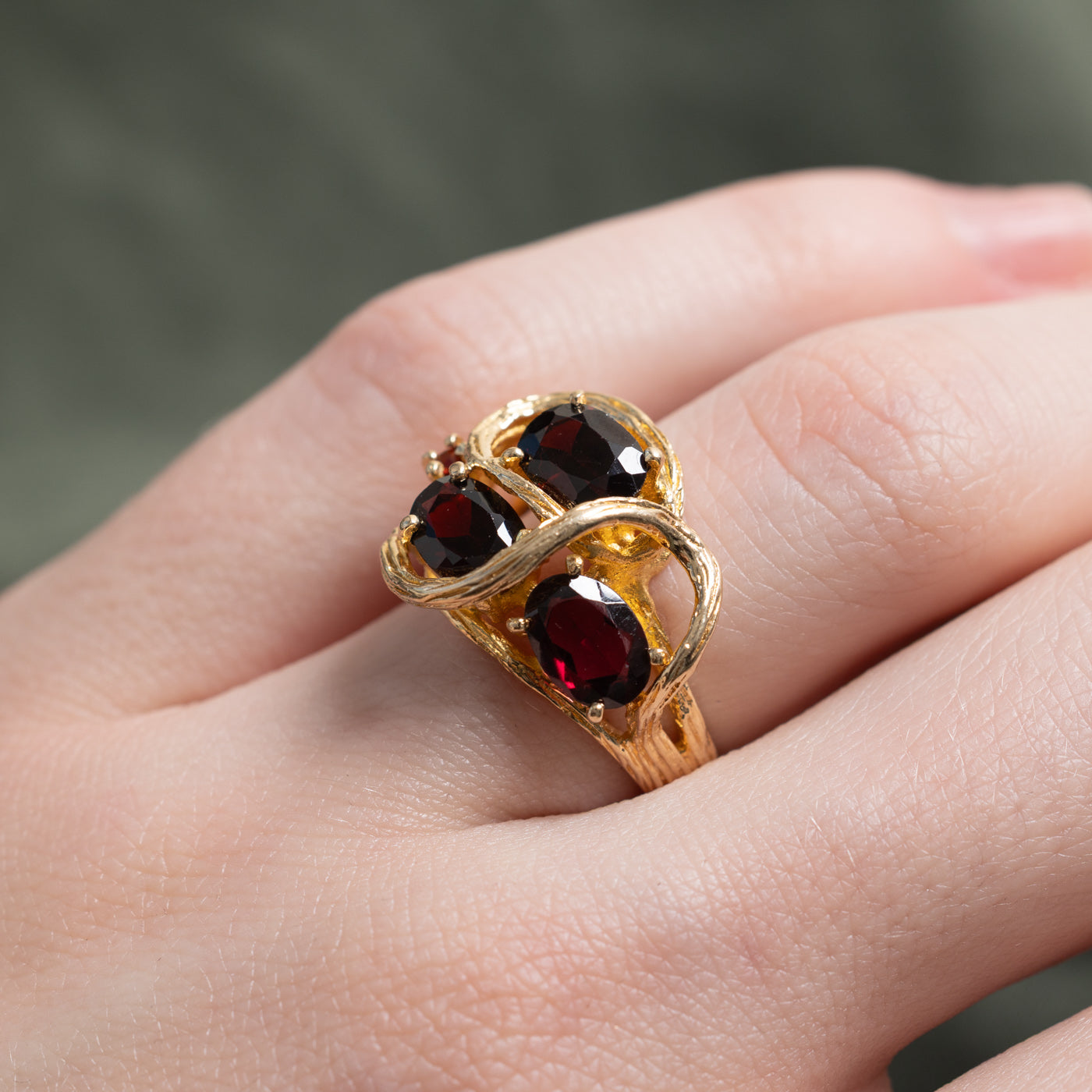 Bague cocktail vintage canadienne en or 14 carats, motif abstrait de grenats | 2,10 ct | Taille 5,75