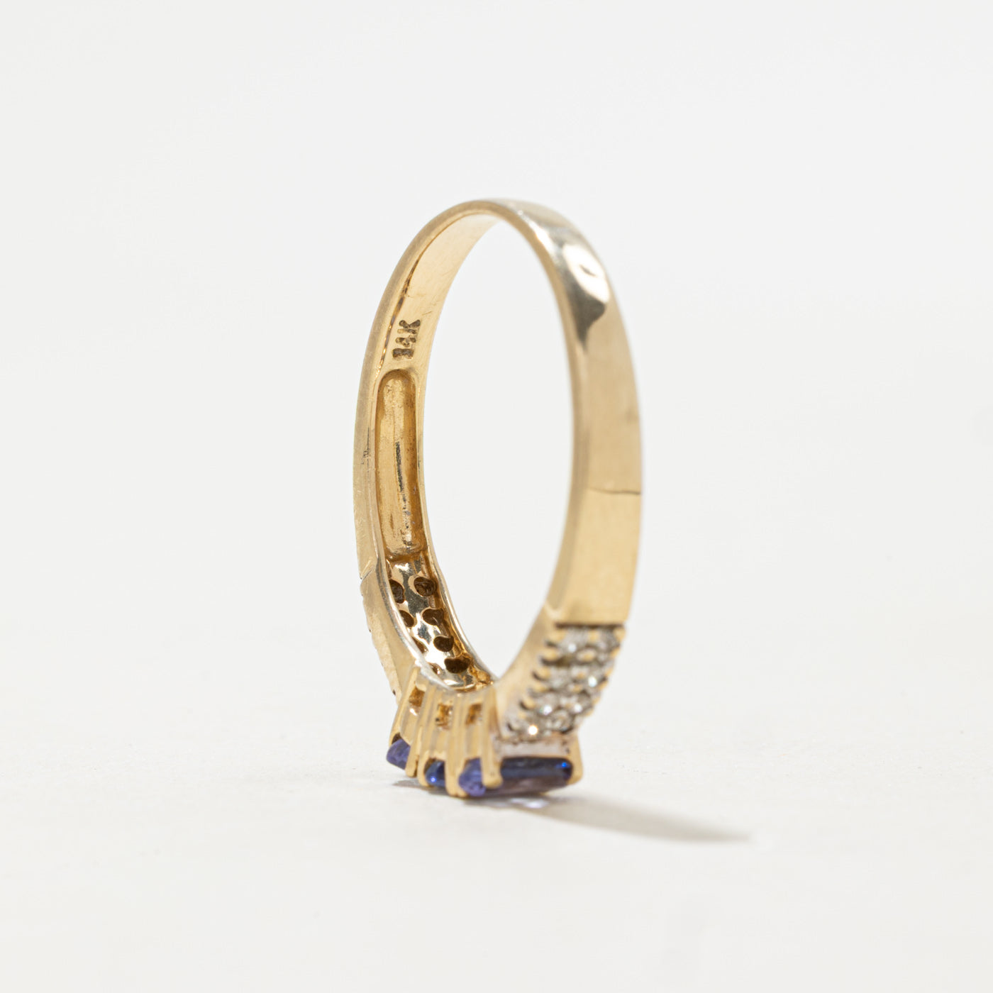 Bague Birmingham trois pierres en tanzanite et diamants | 0,63 ct, 0,16 ct | Taille 8,25