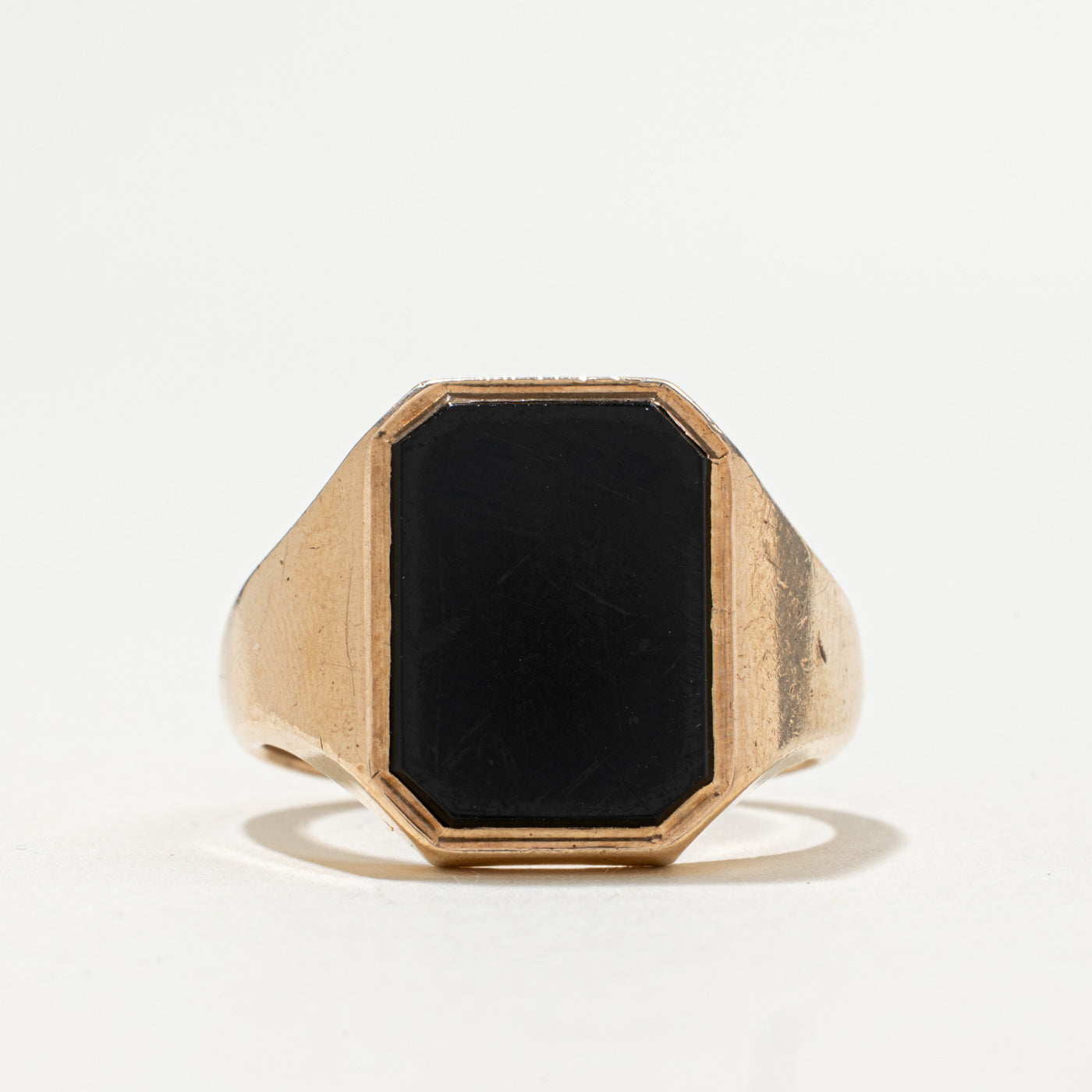 Bague chevalière en onyx cabochon octogonal 9K de Birmingham, 1958 | 2,50 ct | Taille 8,75