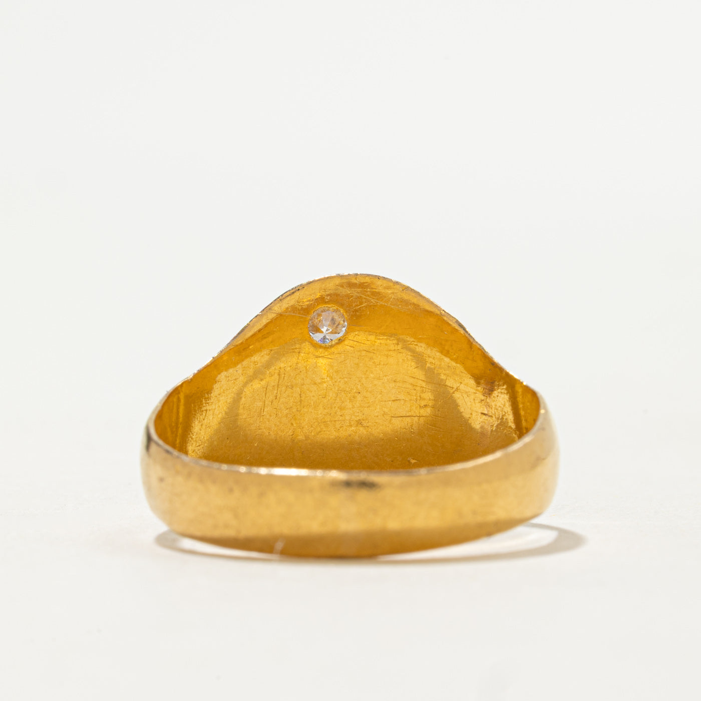 Bague chevalière texturée Birmingham 22K de 1988 | Diamant d'angle 0,14 ct | Taille 10,75