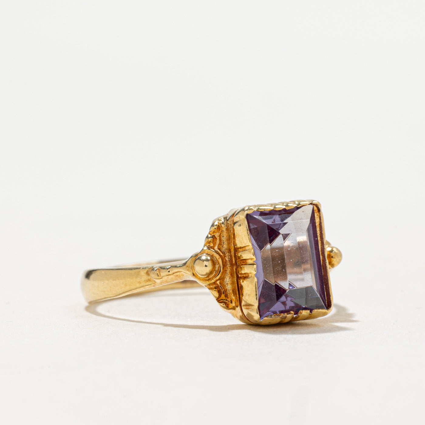 1971 Georgian 18K Synthetic Purple Sapphire Textured Ring | 0.70ct | SZ 8.25