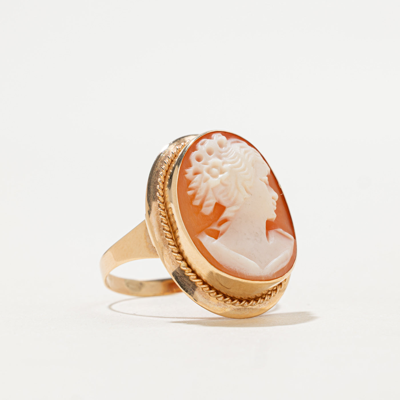 Bague cocktail camée coquillage finlandaise 14 carats, 1984 | 7 carats | Taille 9