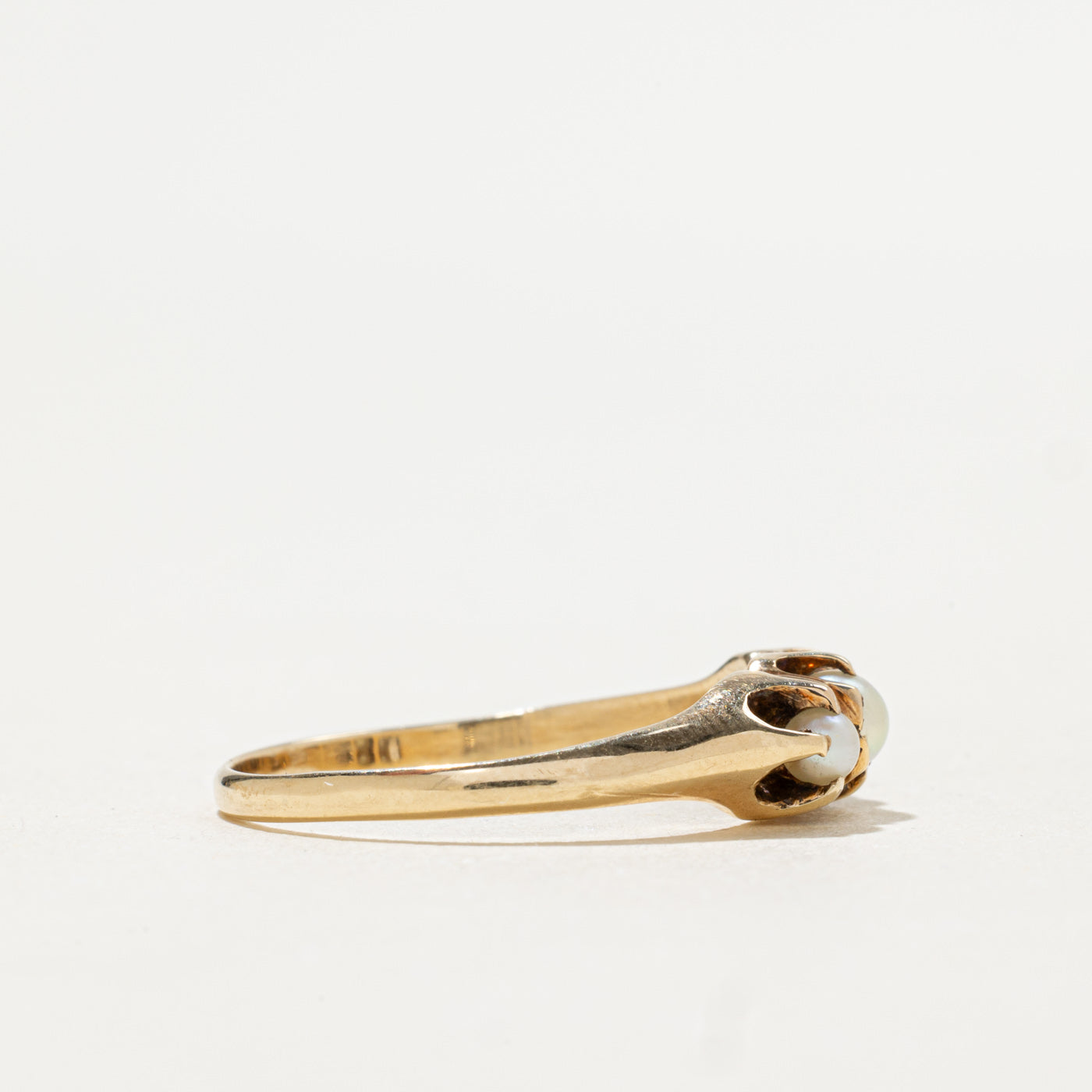Bague en or 14 carats sertie de perles et ornée de trois pierres Belcher (fausse marque) | Taille 8