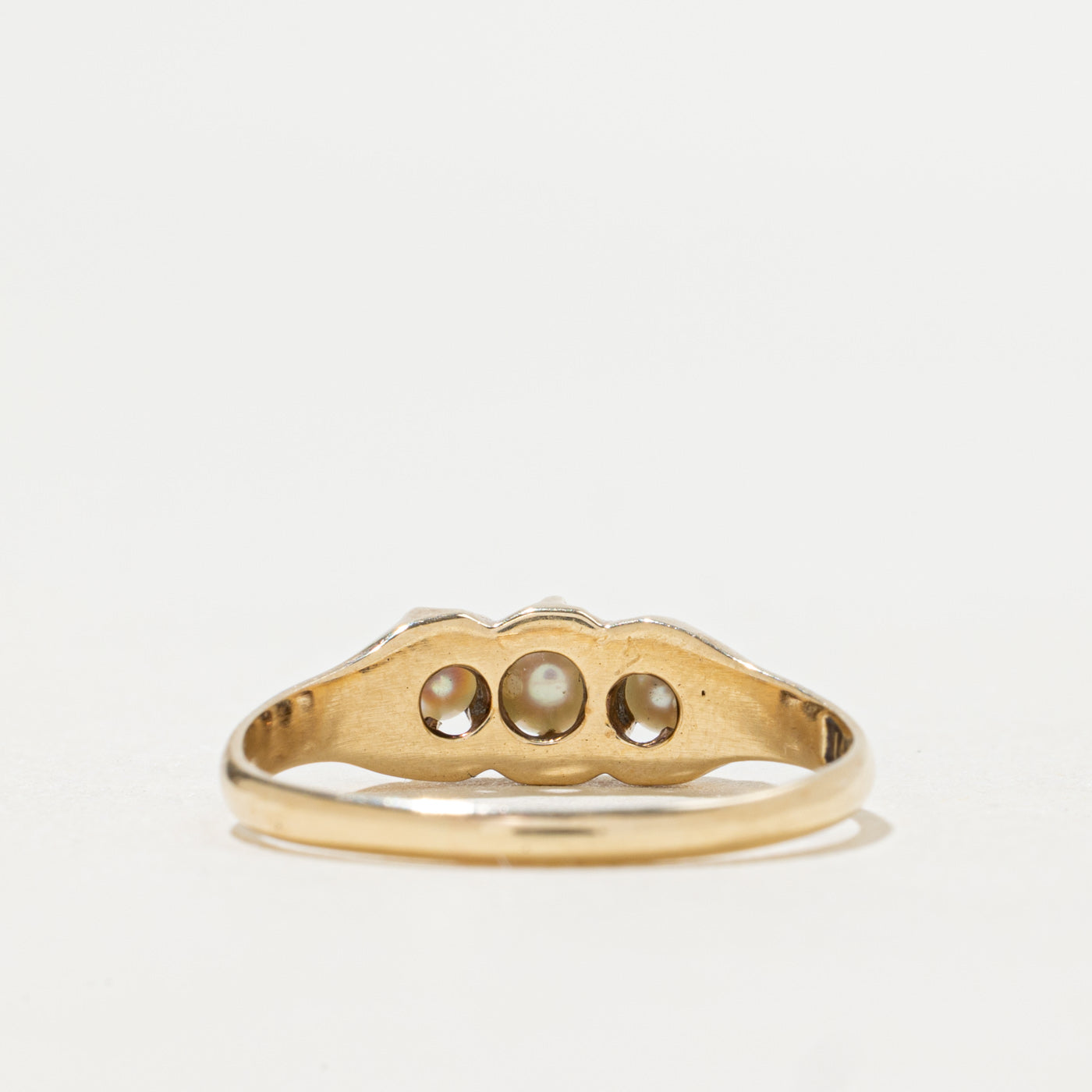 Bague en or 14 carats sertie de perles et ornée de trois pierres Belcher (fausse marque) | Taille 8