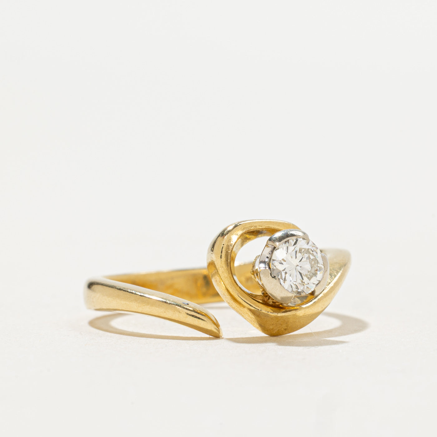 Bague solitaire italienne en or 18 carats avec diamant à motif tourbillon | 0,29 ct | Taille 6