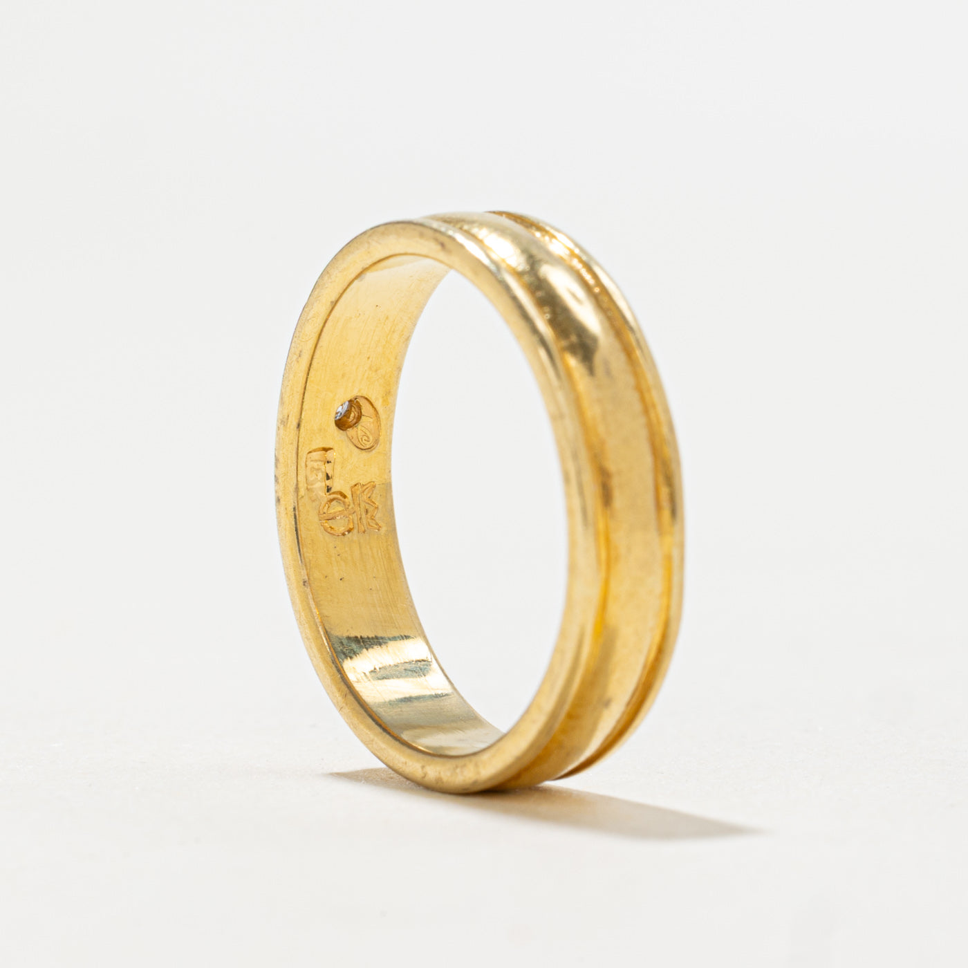 Alliance rainurée en or 18 carats sertie d'un diamant simple | 4,19 mm | Taille 5