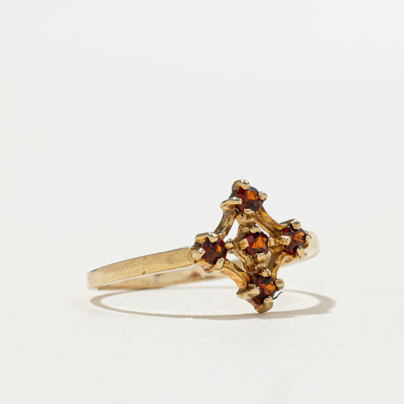 1981 London 9K Garnet Cross Cluster Ring | 0.10ctw | SZ 6.5
