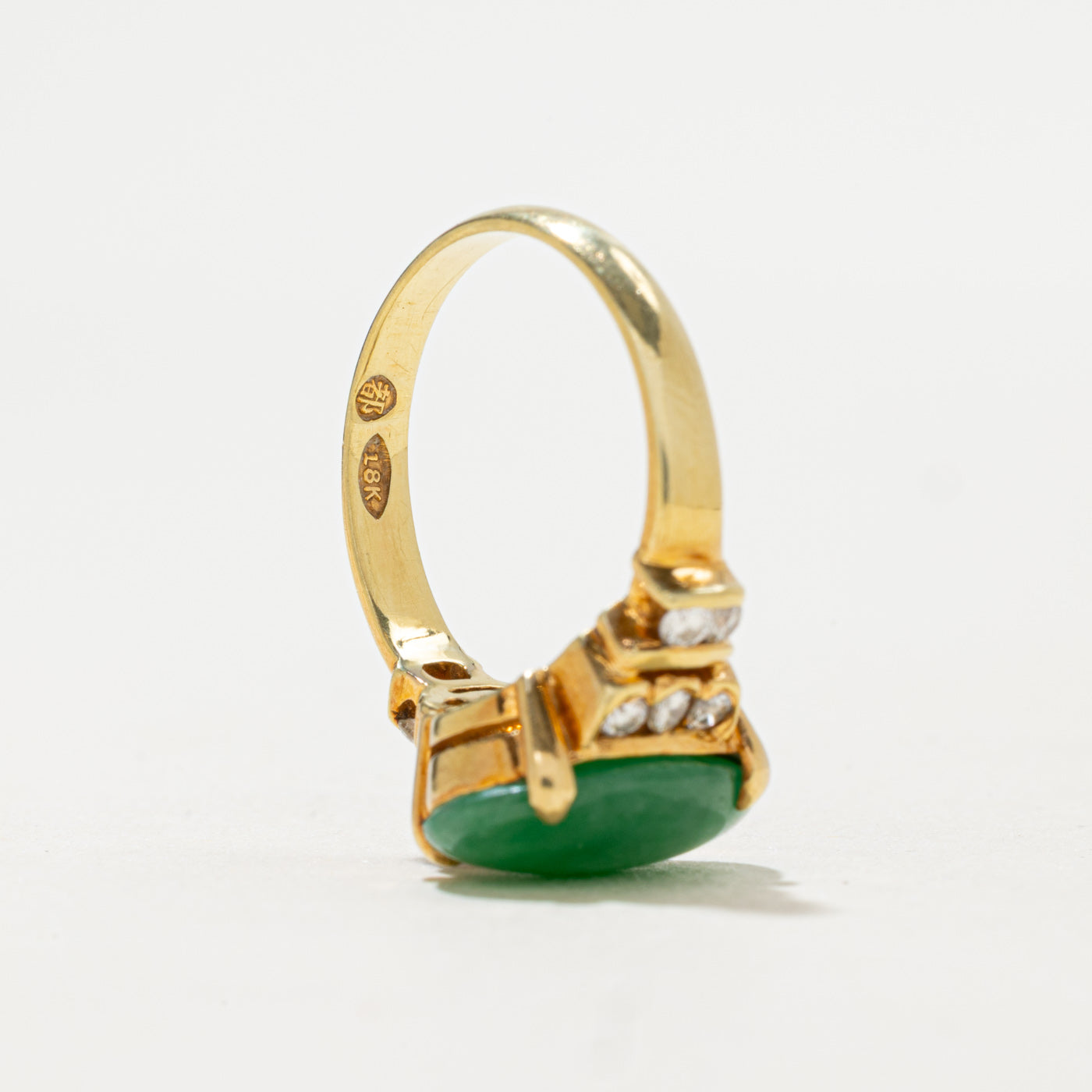 Bague en or 18 carats ornée de jadéite et de diamants | 4,30 ct, 0,25 ct au total | Taille 6