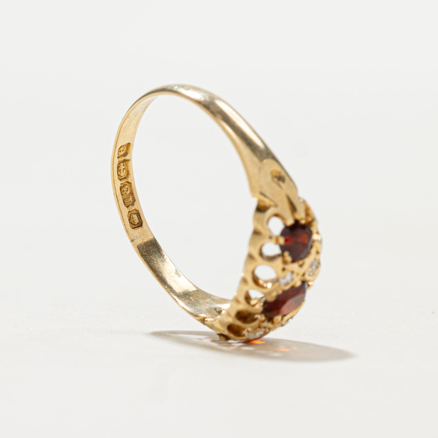 Bague bateau Birmingham 1904 en or 18 carats, grenat et diamants | 0,25 ct au total, 0,02 ct au total | Taille 7