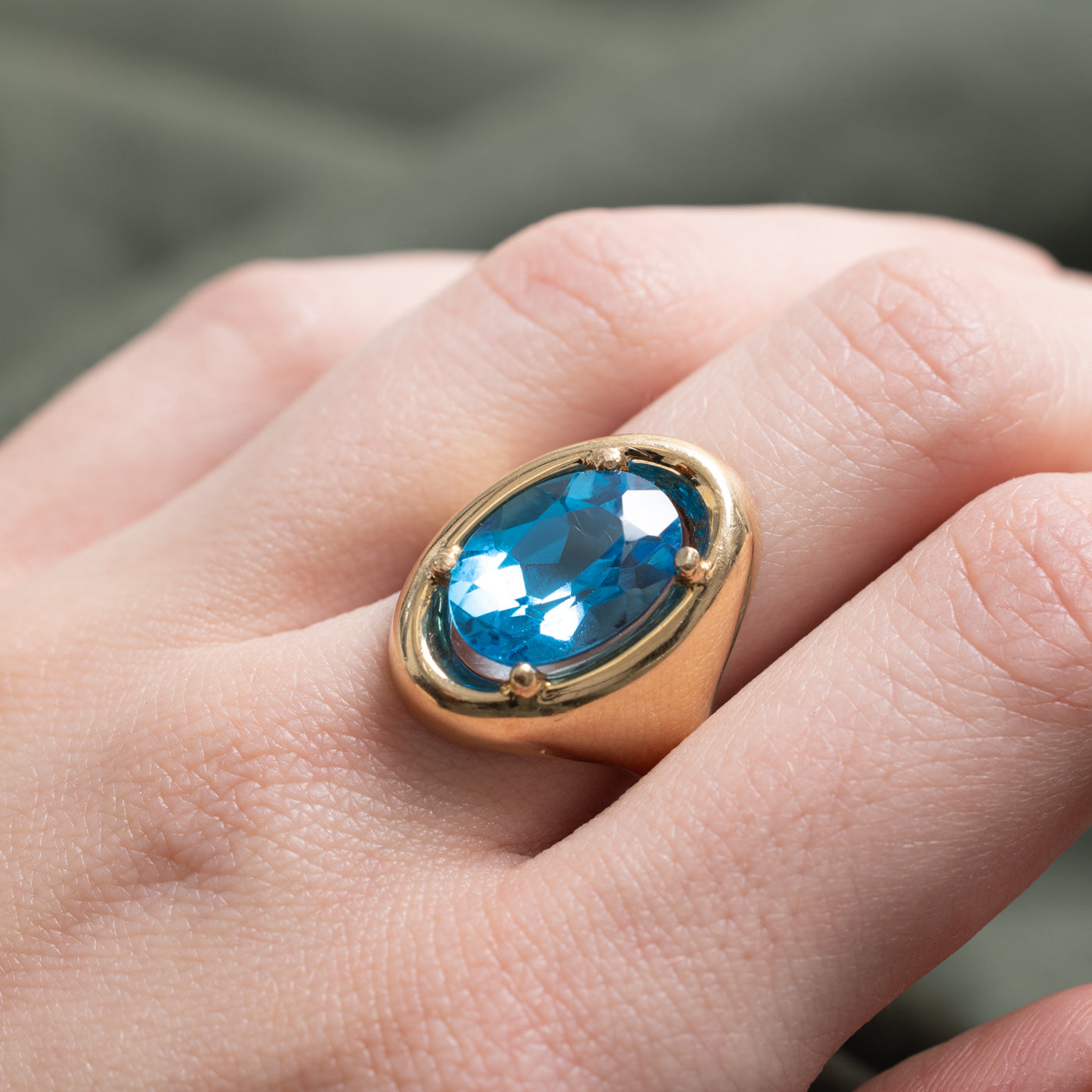 Bague cocktail imposante en topaze bleue taille ovale | 7,60 ct | Taille 5,75