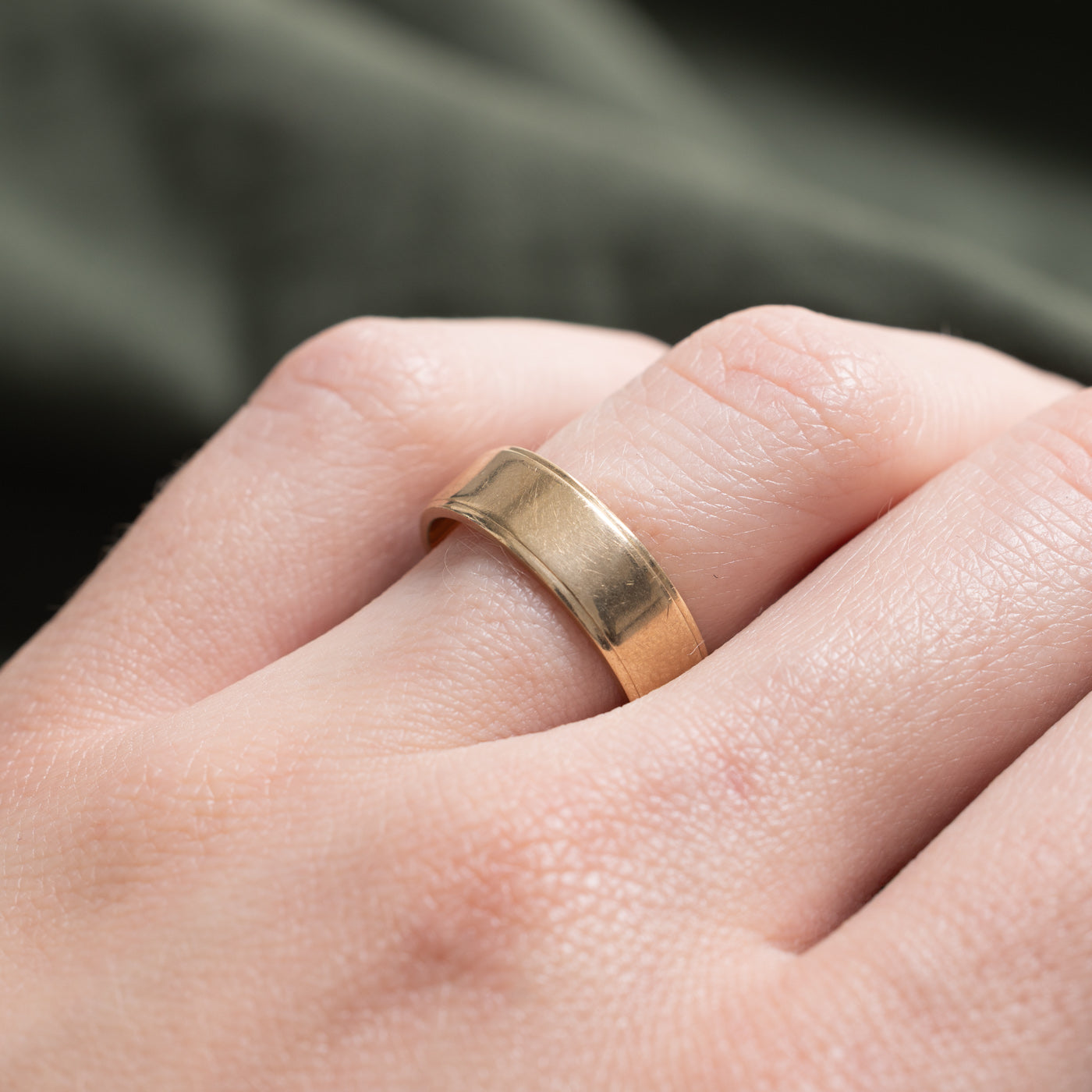 1961 London 9k Yellow Gold Grooved Band | 5.75mm | SZ 6.25