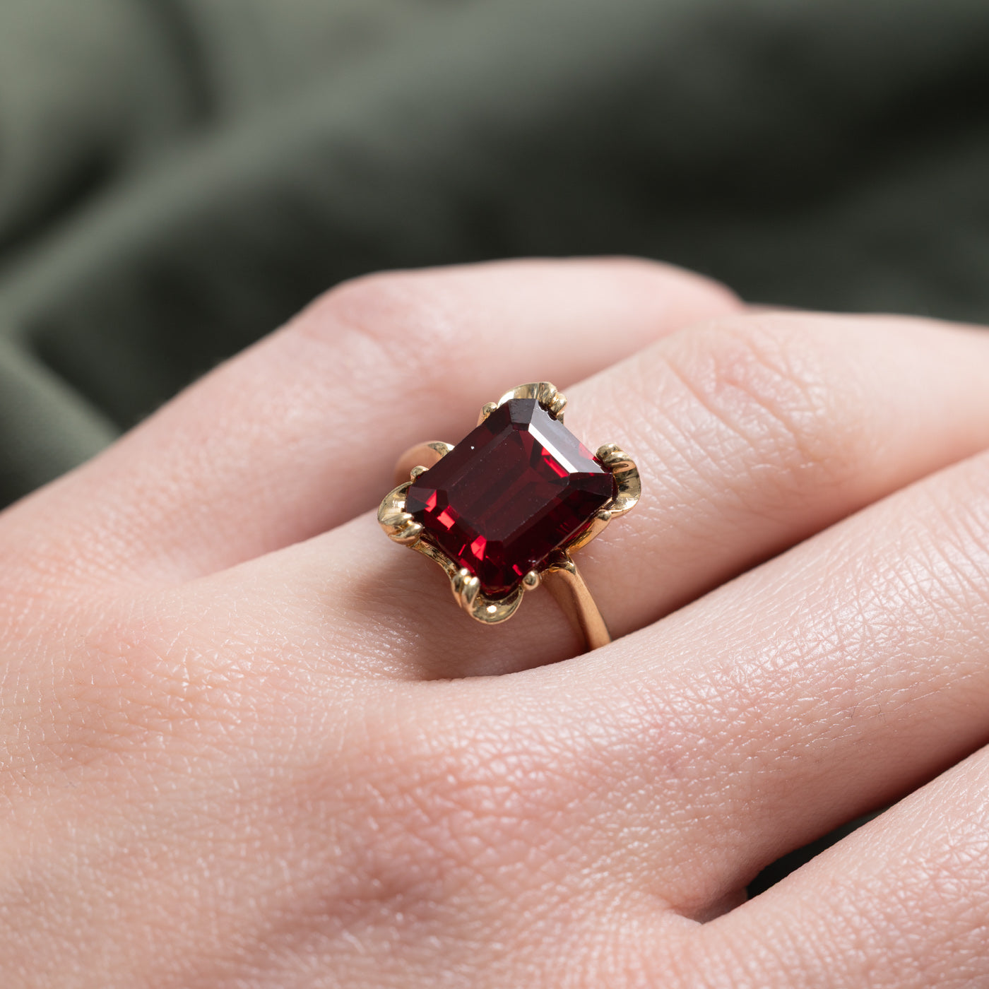 Bague solitaire en rubis synthétique taille émeraude | 5,00 ct | Taille 5,25