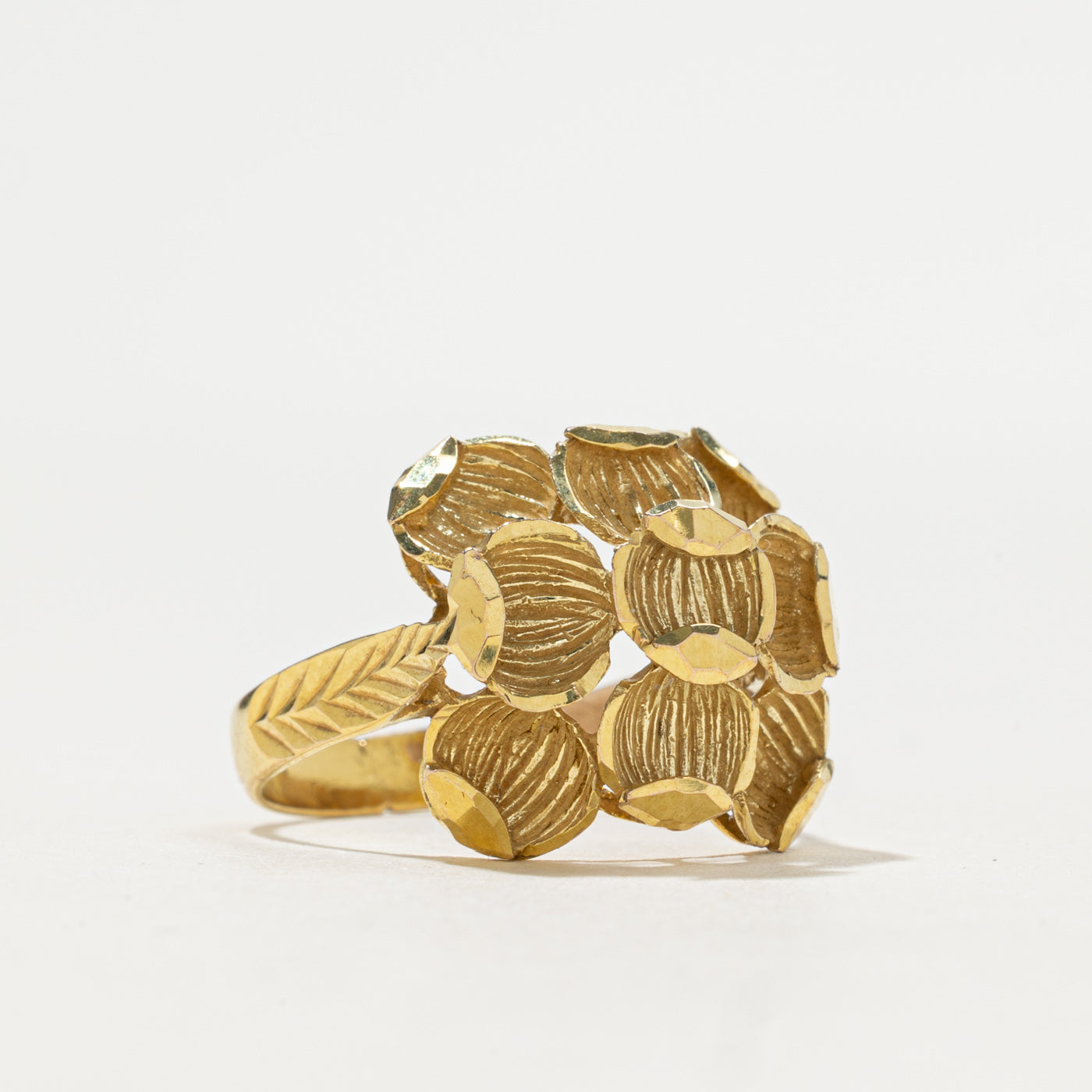 1977 London 9k Yellow Gold Flower Petal Cocktail Ring | SZ 8