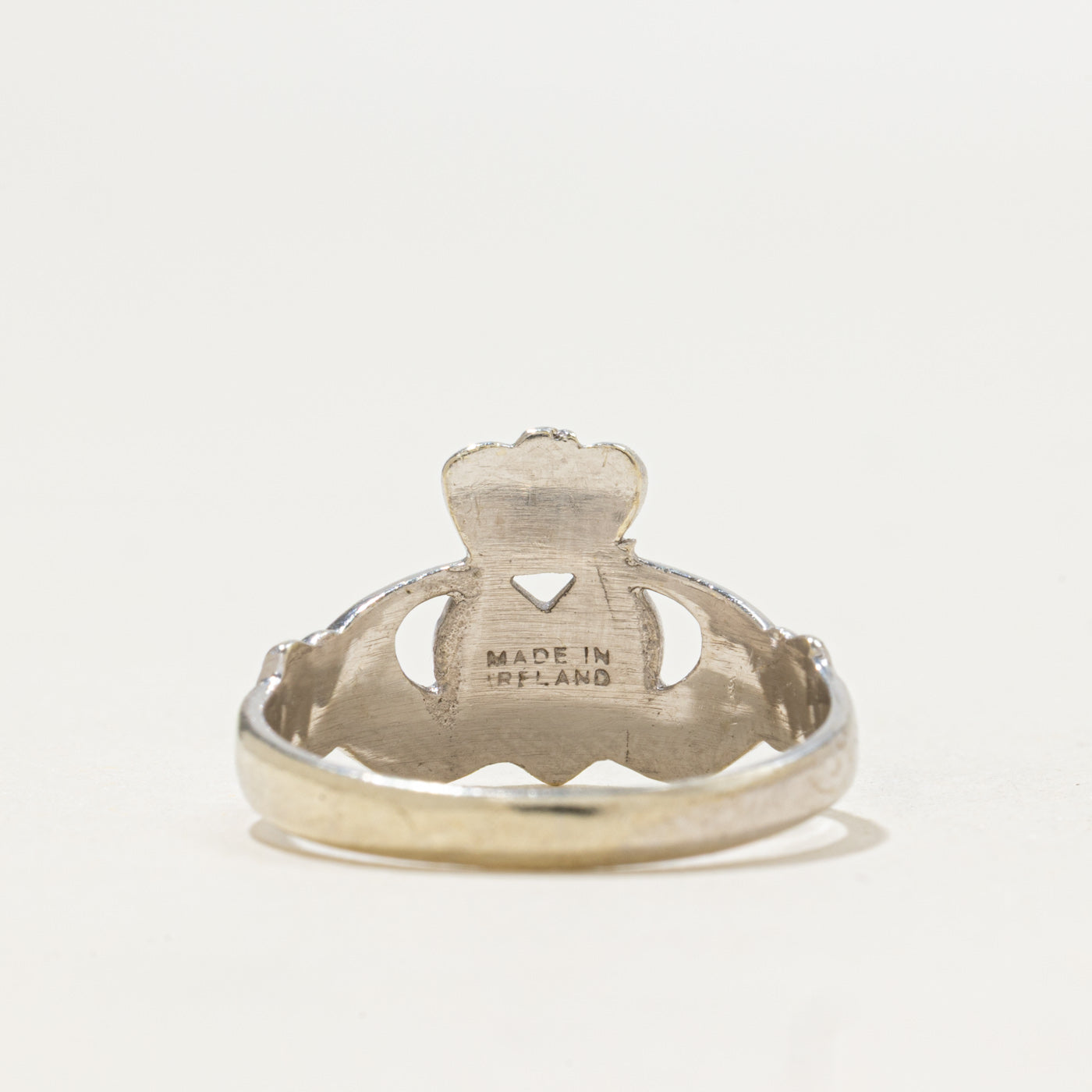 Bague Claddagh Dublin en or blanc 10 carats | Taille 6,75