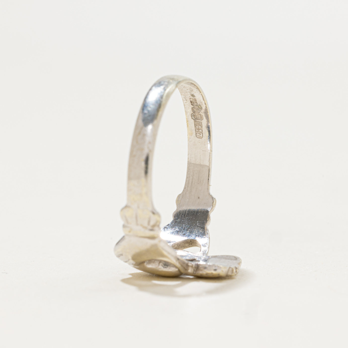 Bague Claddagh Dublin en or blanc 10 carats | Taille 6,75