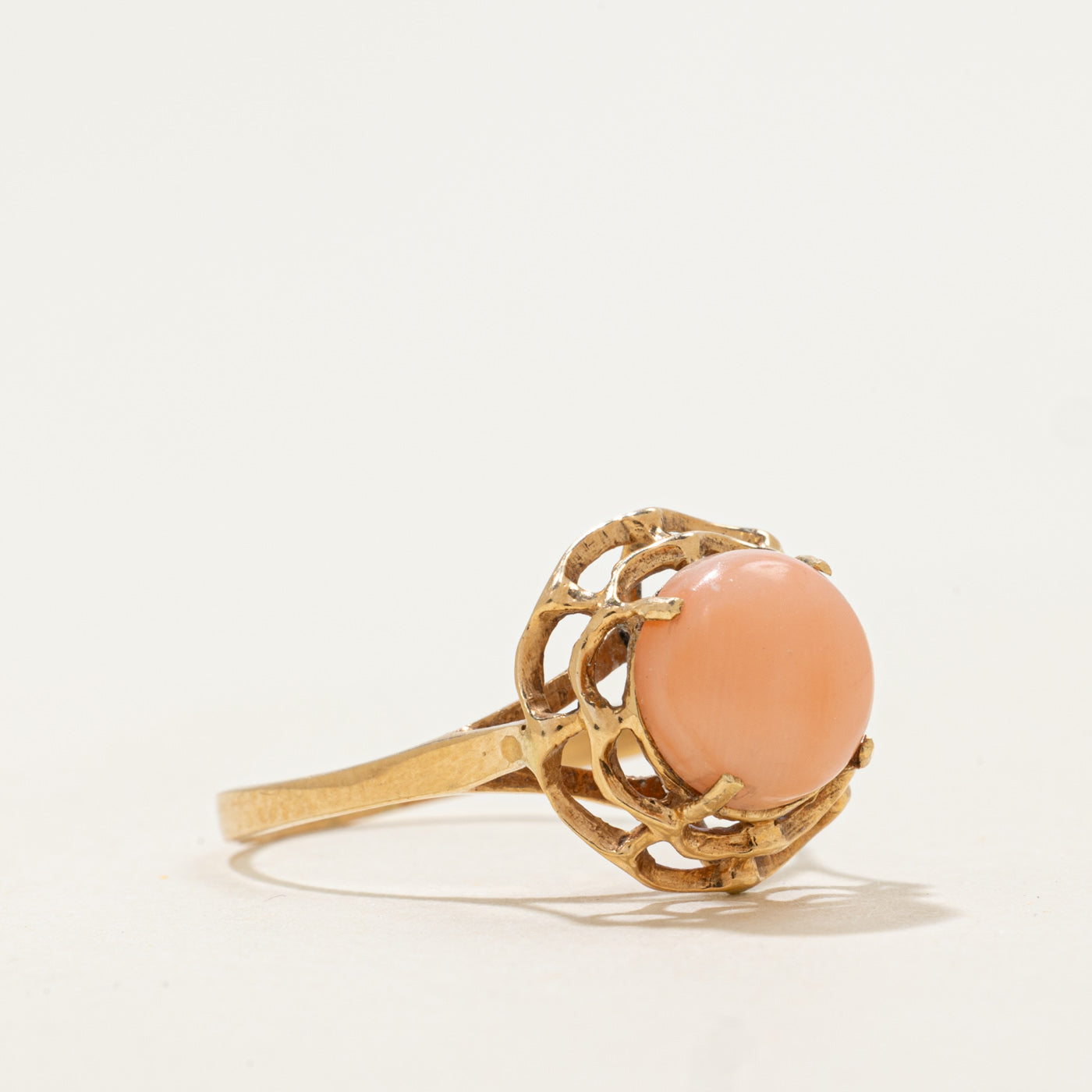 14k Coral Cabochon Scalloped Edge Ring | 1.85ct | SZ 6.75