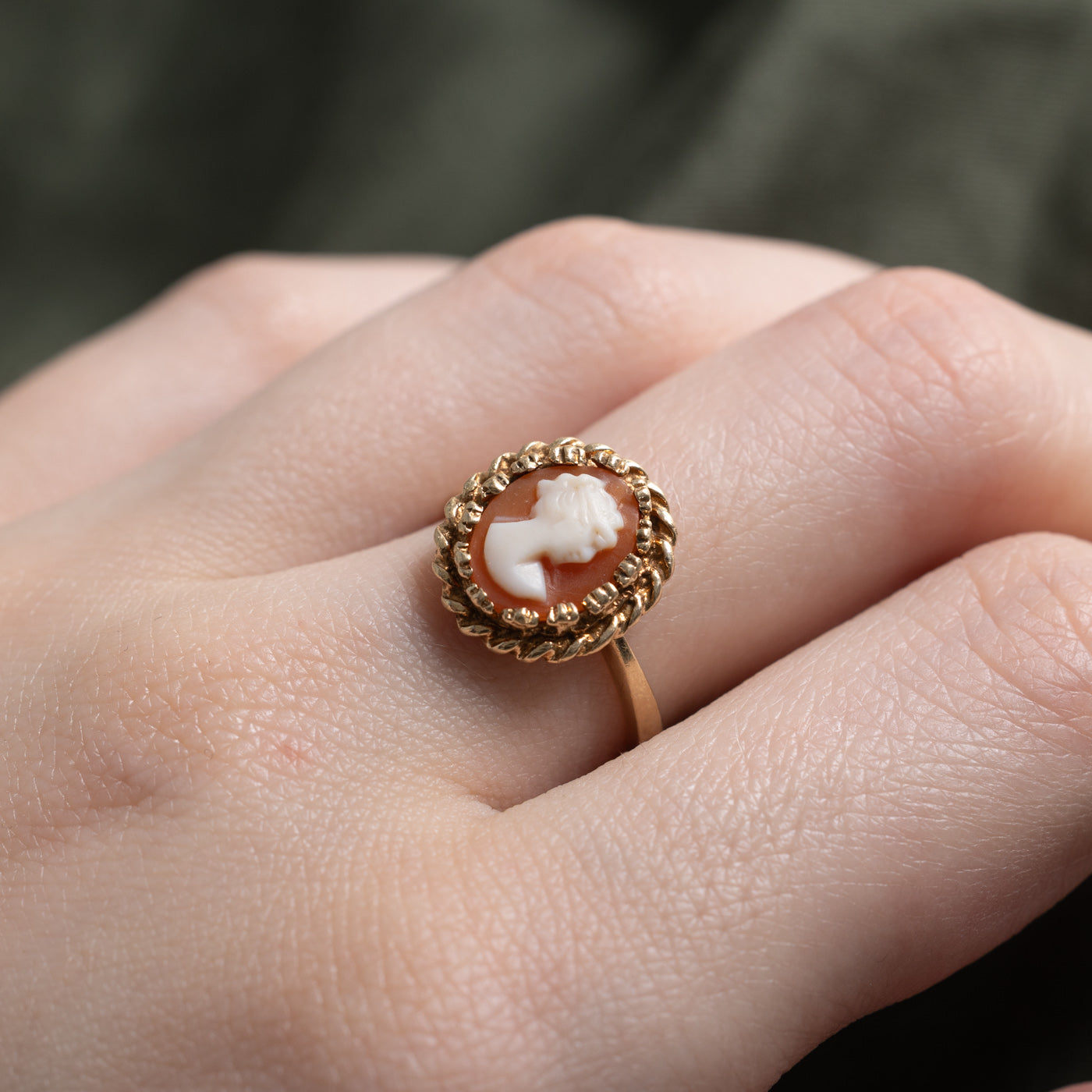 Vintage Canadian Shell Cameo 10k Ring | 1.2ct | SZ 6