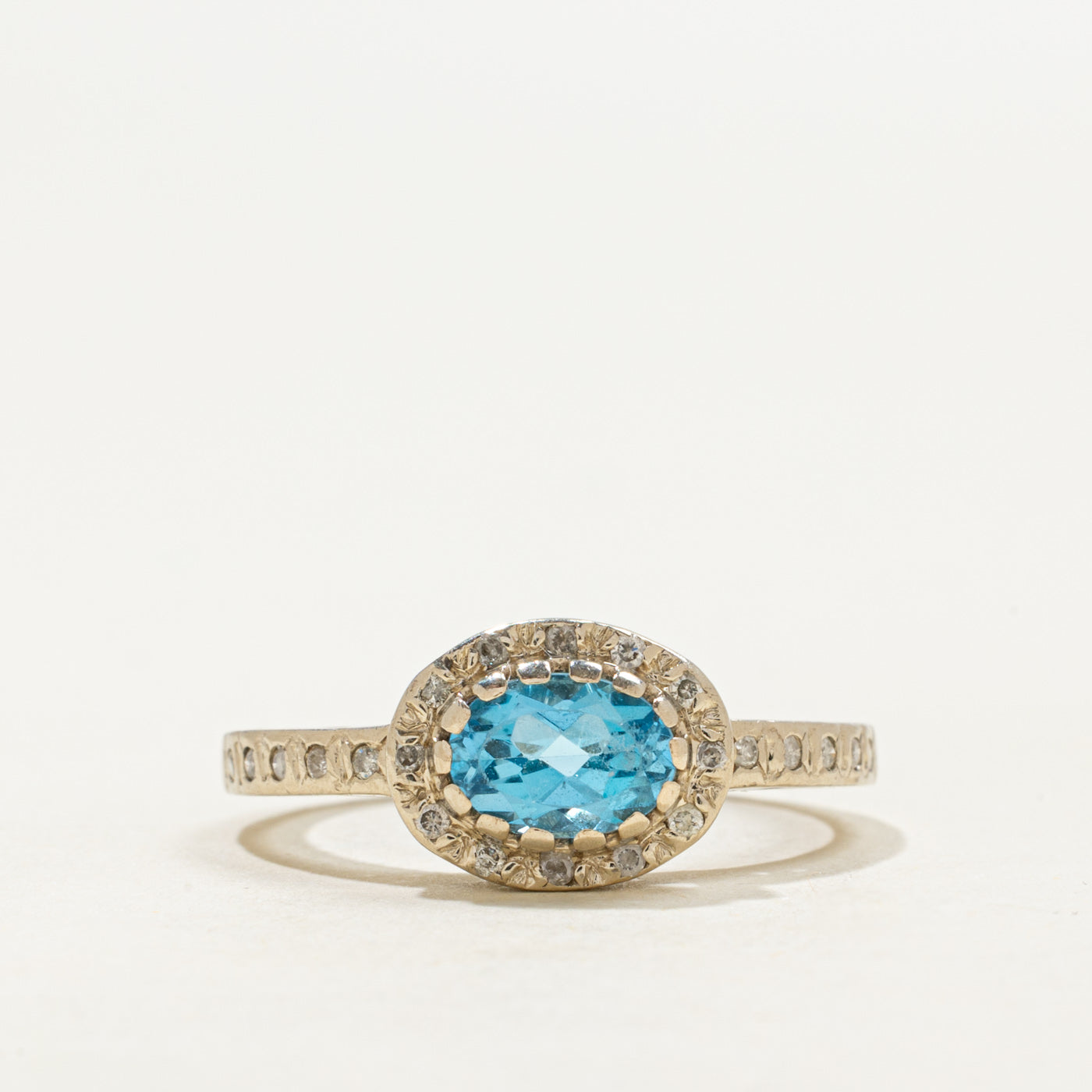 Bague halo en or 14 carats, topaze et diamants (0,72 ct, total 0,12 ct) | Taille 7