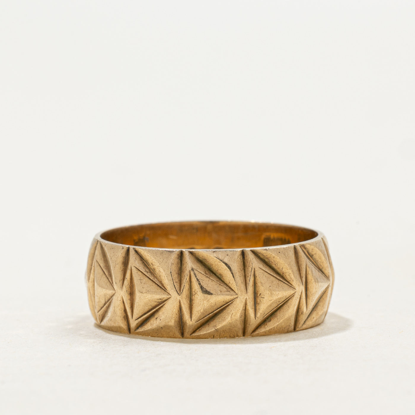 1974 London 9k Geometric Engraved Band | 6.94mm | SZ 7