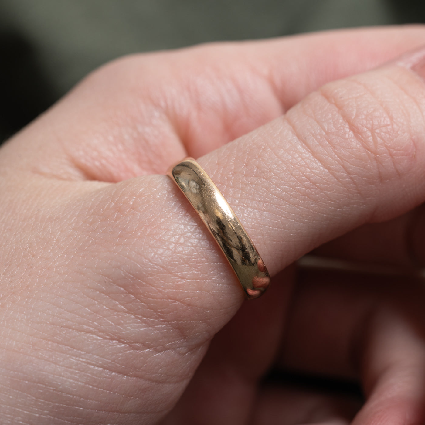 1975 London 9k Yellow Gold Band | 4.20mm | SZ 9