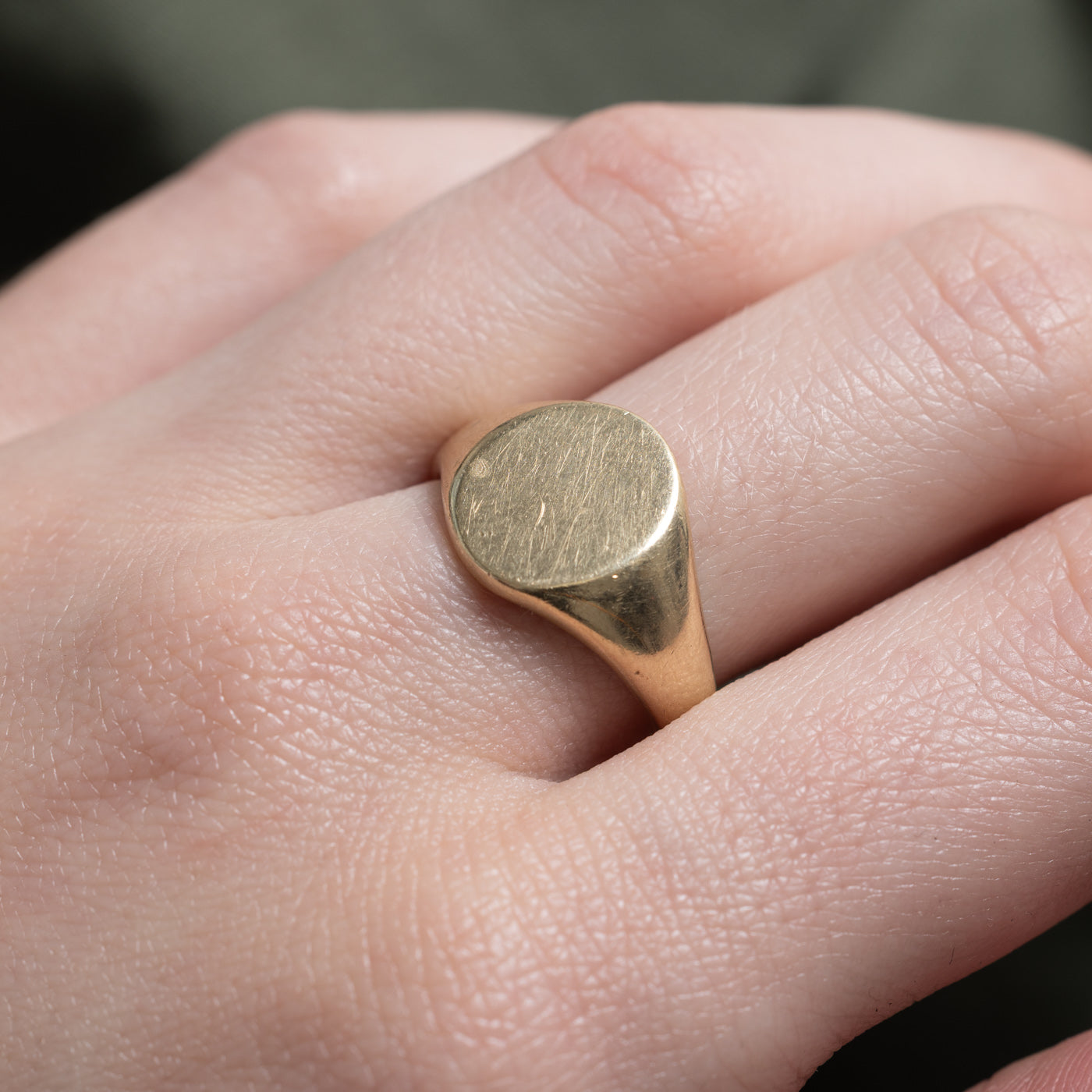 Sheffield 9k Yellow Gold Oval Signet Ring | SZ 7.75