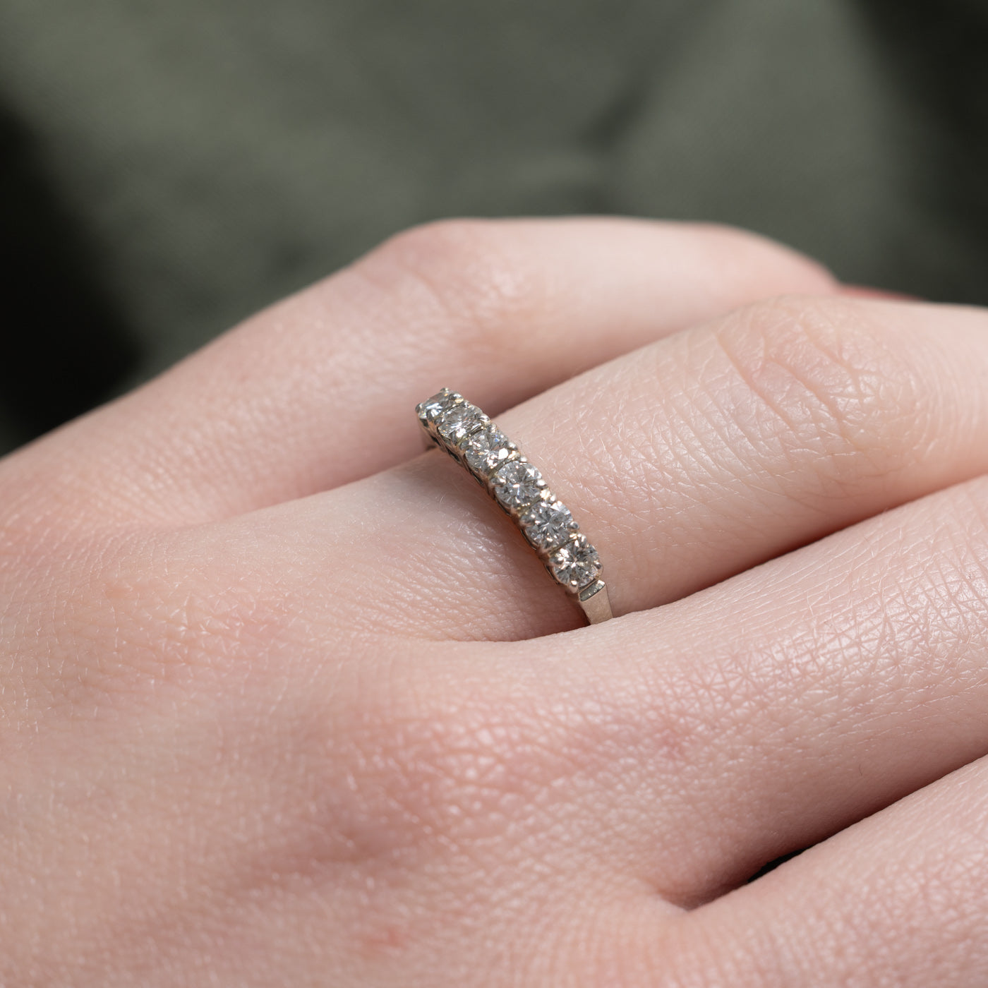 Bague Birks en or blanc 18 carats sertie de six diamants | 0,45 ct au total | Taille 5
